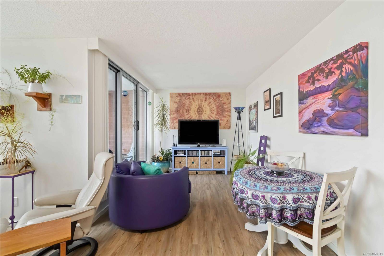 Victoria, BC V9A 7G7,327 Maitland St #206