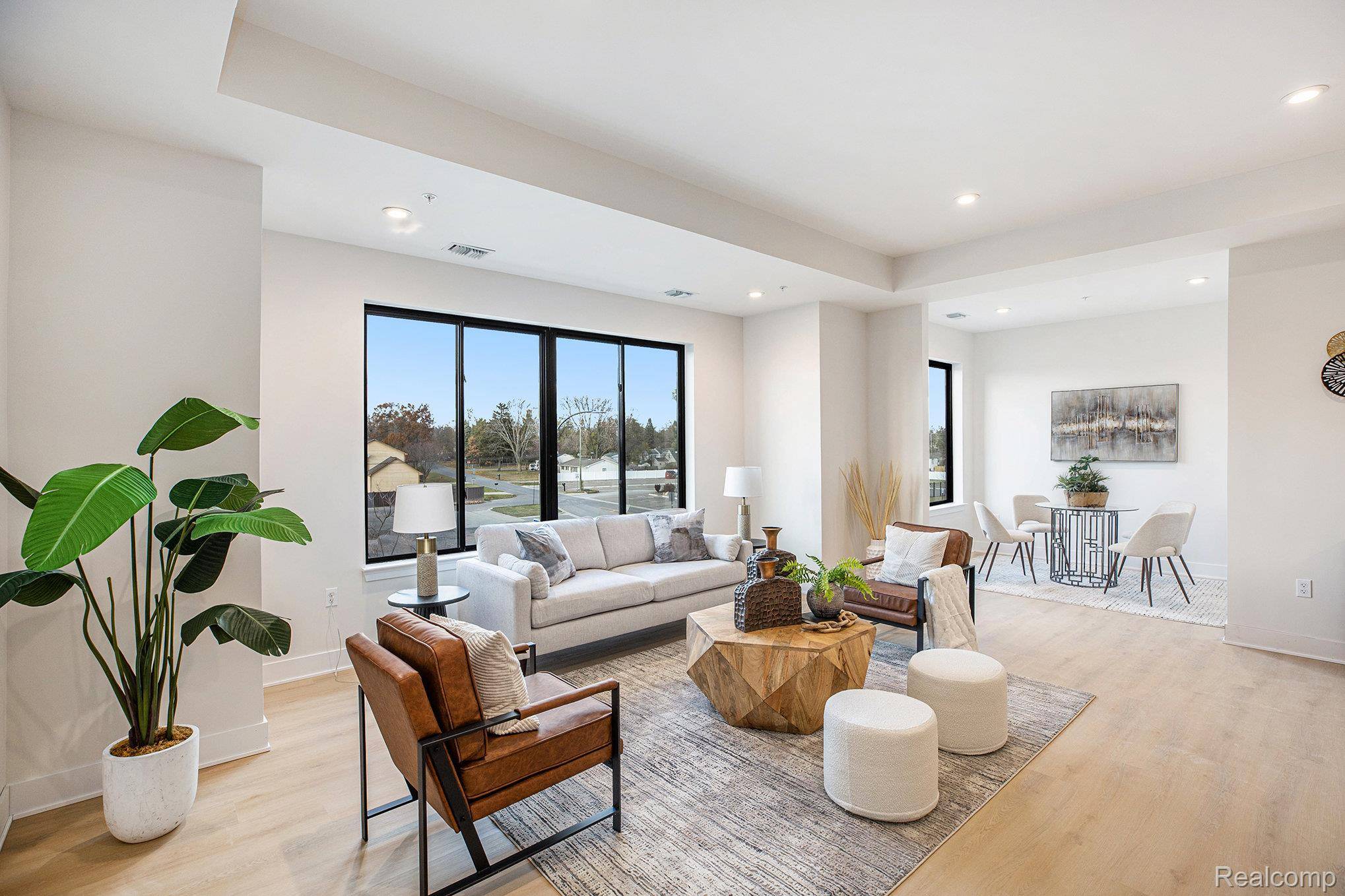 Rochester Hills, MI 48307,1760 E AUBURN RD #203