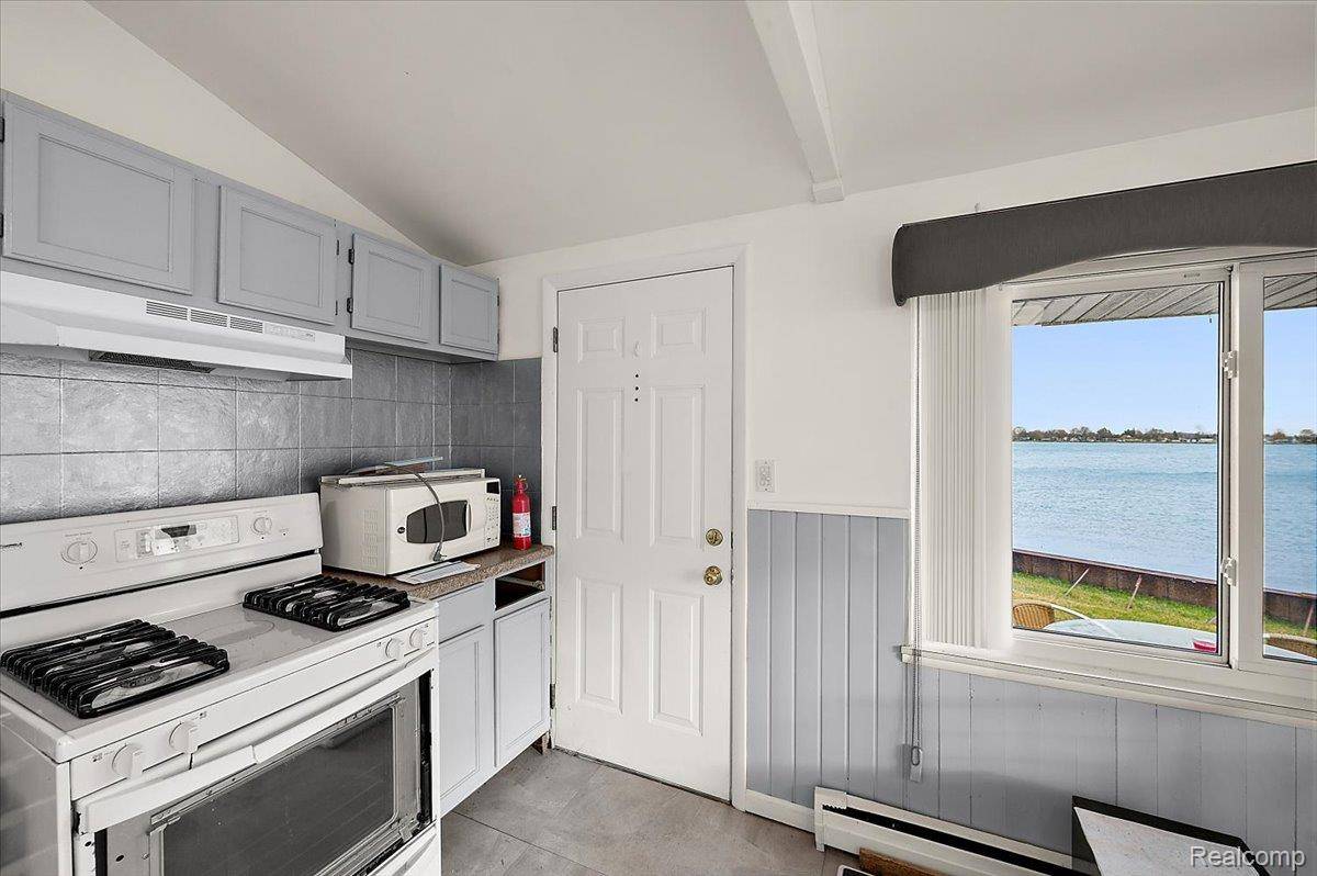 Clay, MI 48001,9287 N River RD #1