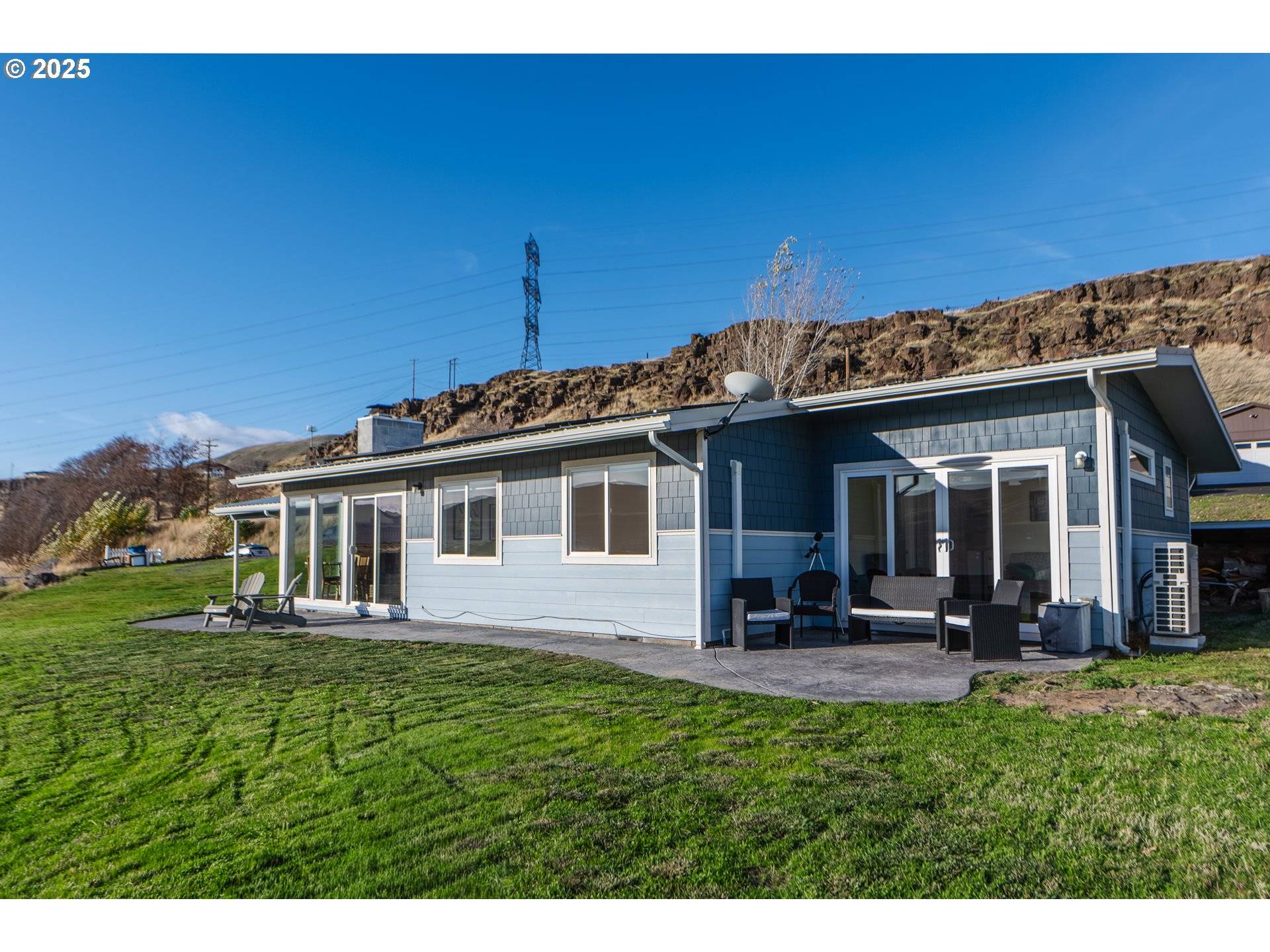 Wishram, WA 98673,350 BLUFF RD