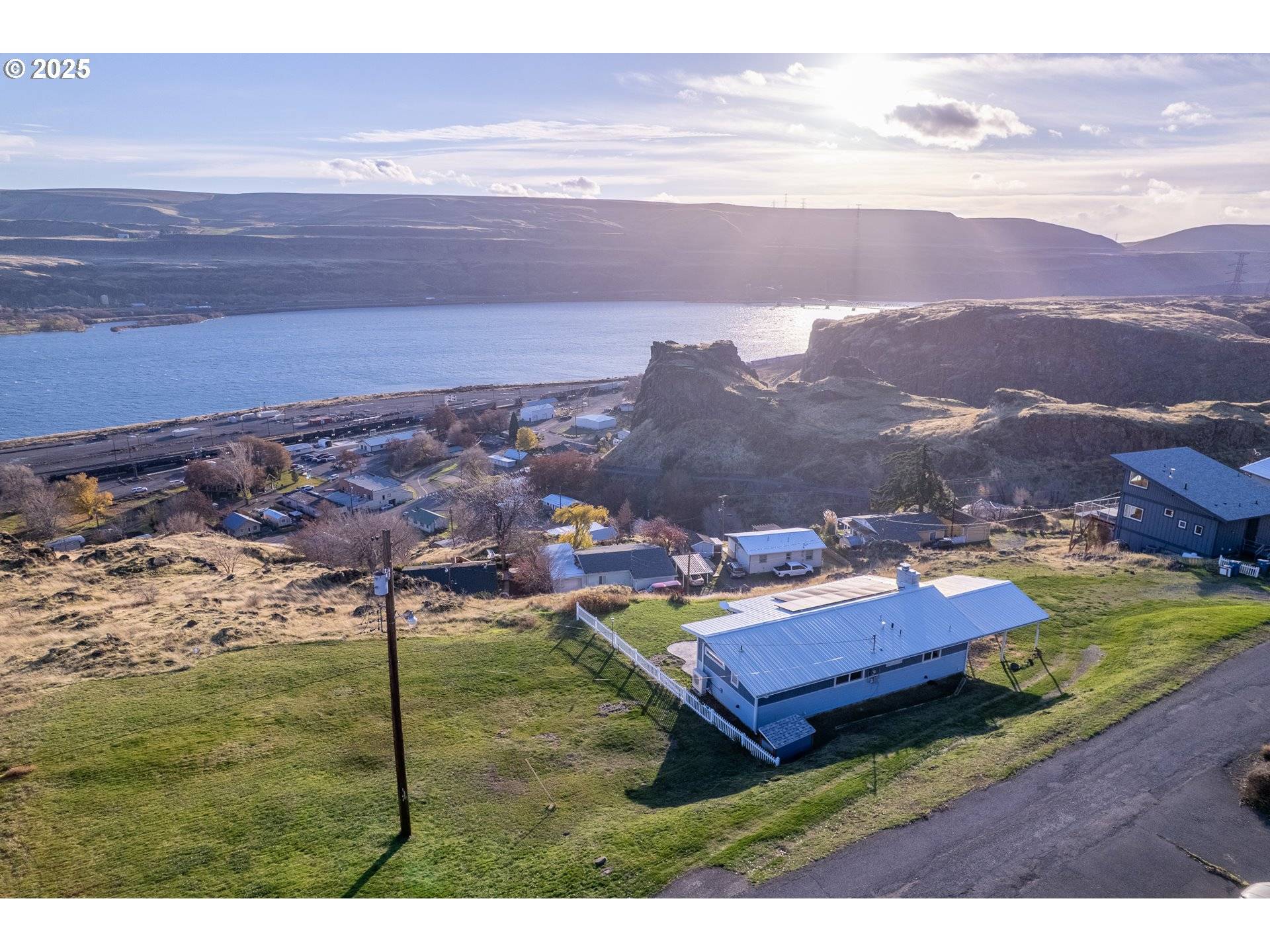 Wishram, WA 98673,350 BLUFF RD