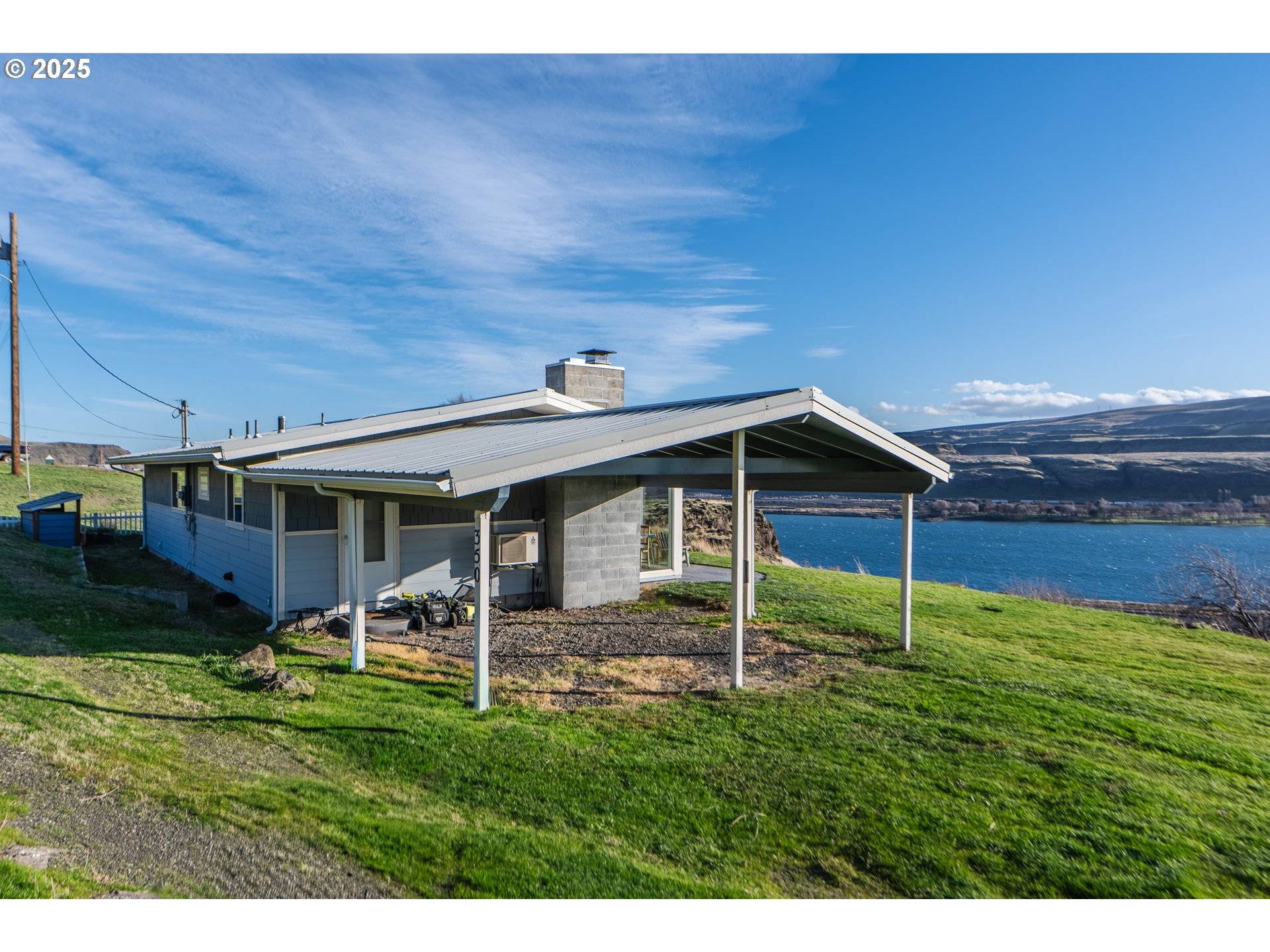 Wishram, WA 98673,350 BLUFF RD