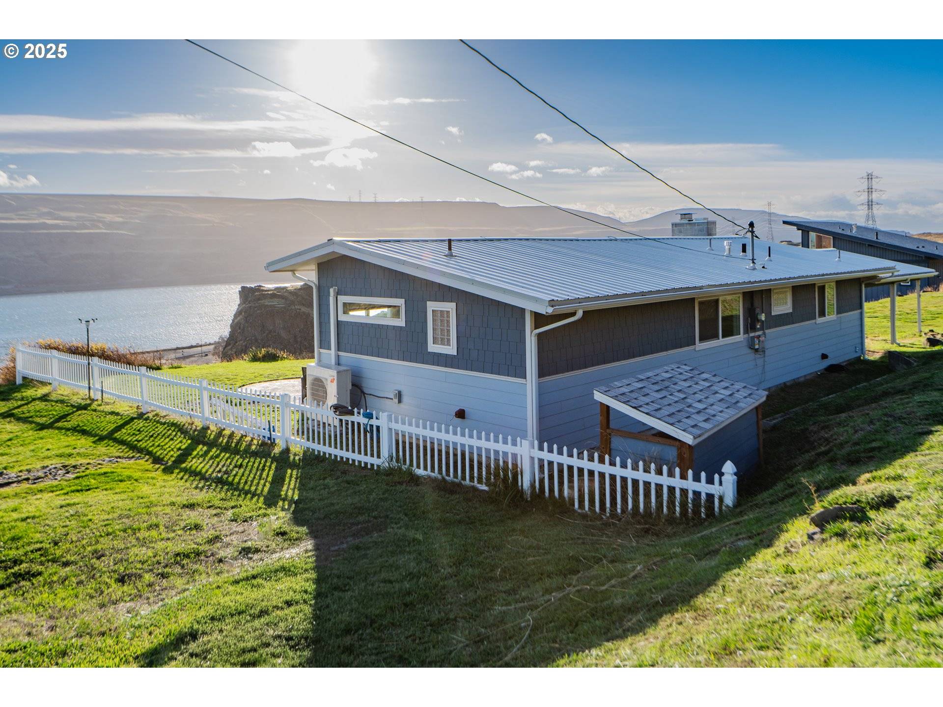 Wishram, WA 98673,350 BLUFF RD