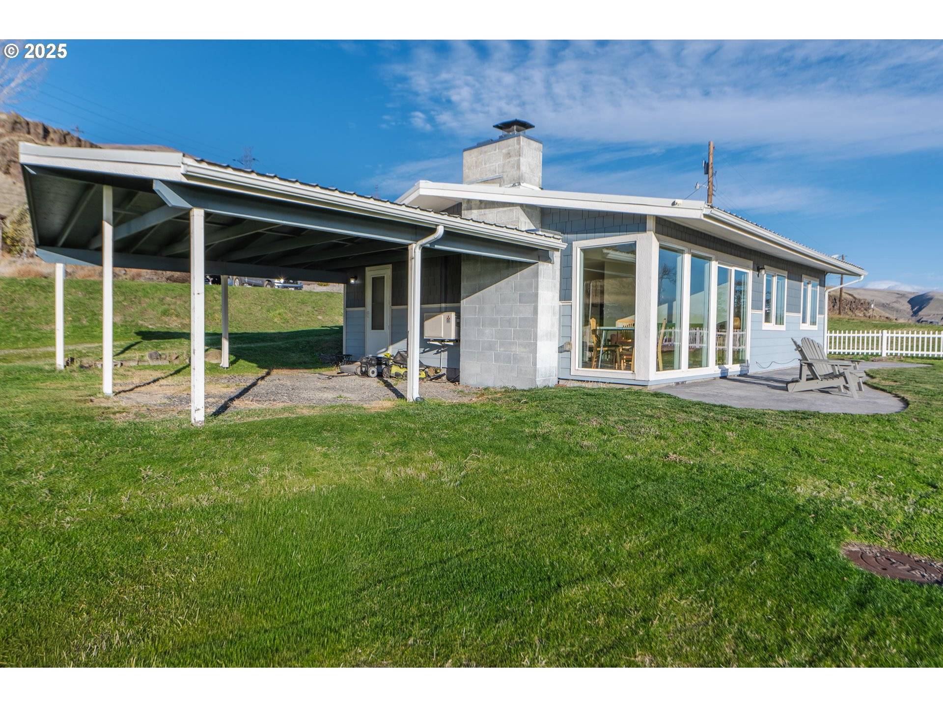 Wishram, WA 98673,350 BLUFF RD