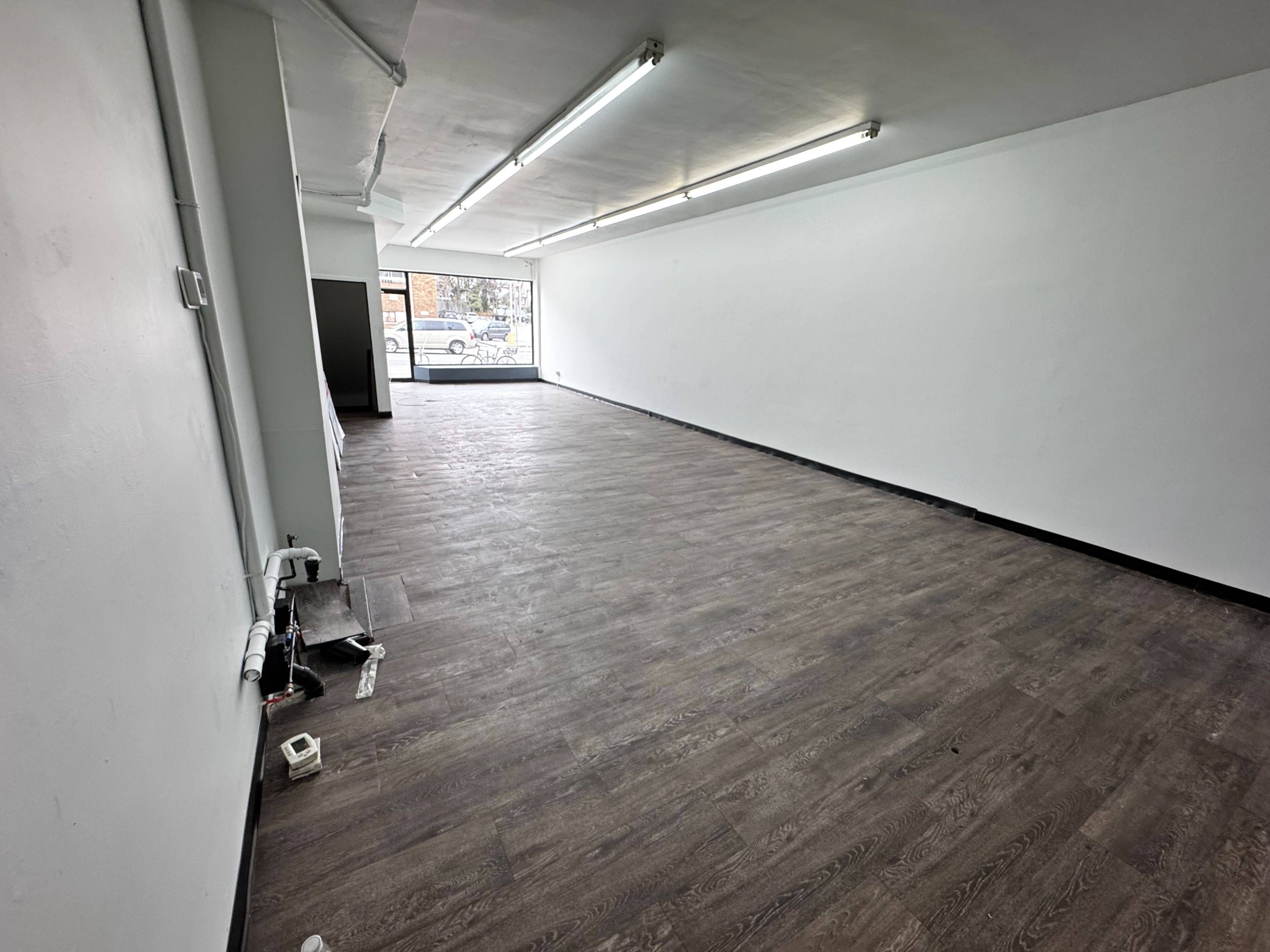 Toronto E03, ON M4C 4E5,1237 Woodbine AVE #C