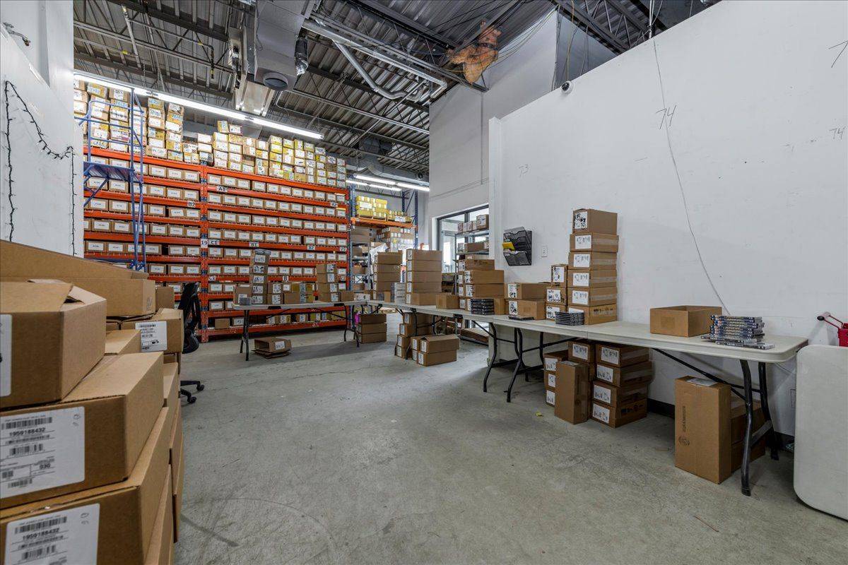 Barrie, ON L4M 5A5,18 Alliance BLVD #8/9