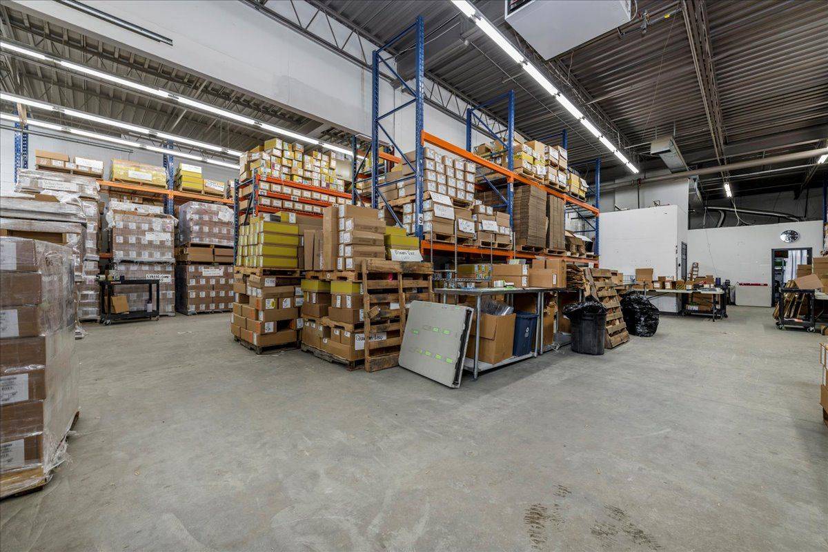 Barrie, ON L4M 5A5,18 Alliance BLVD #8/9