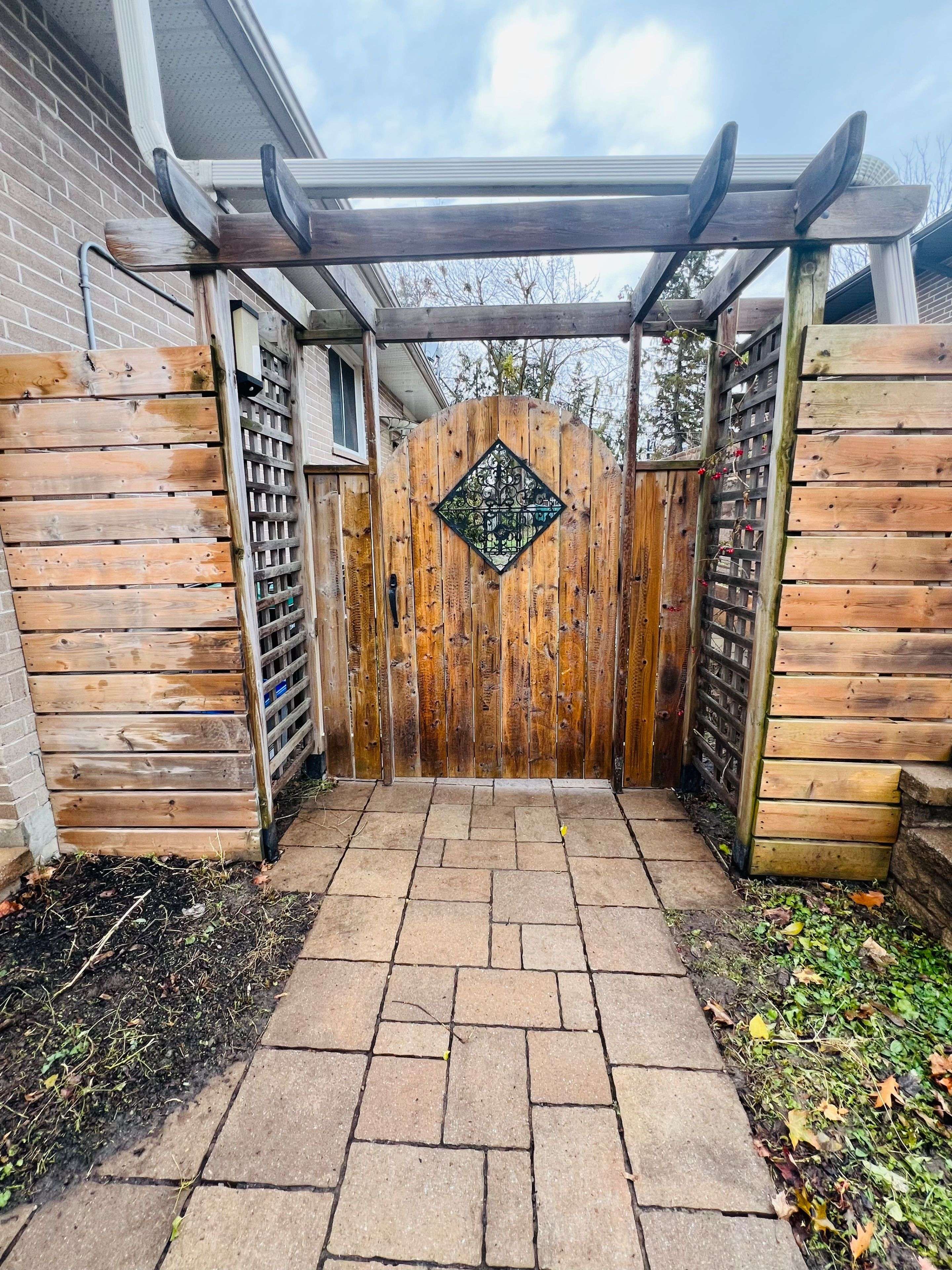 Barrie, ON L4M 2E1,208 Wellington ST E #Bsmt