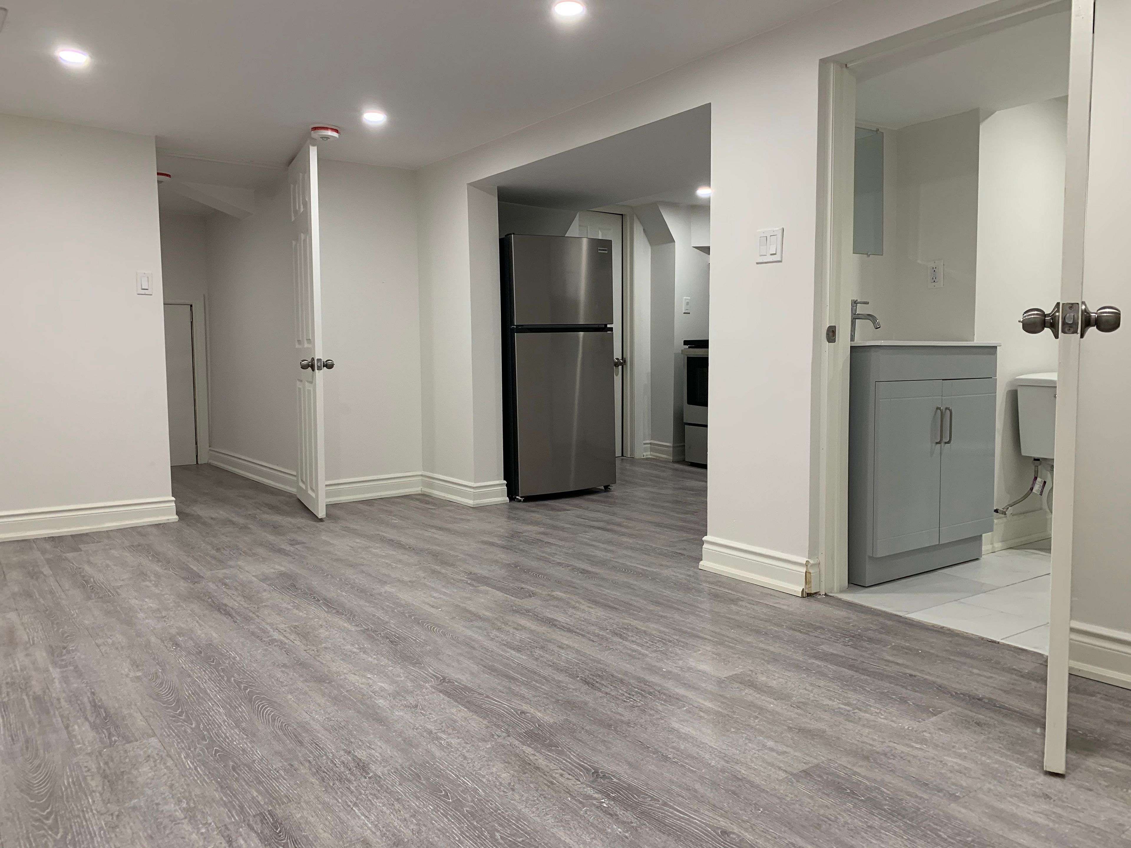 Toronto W06, ON M8W 1M5,12 VILLA RD #BSMT