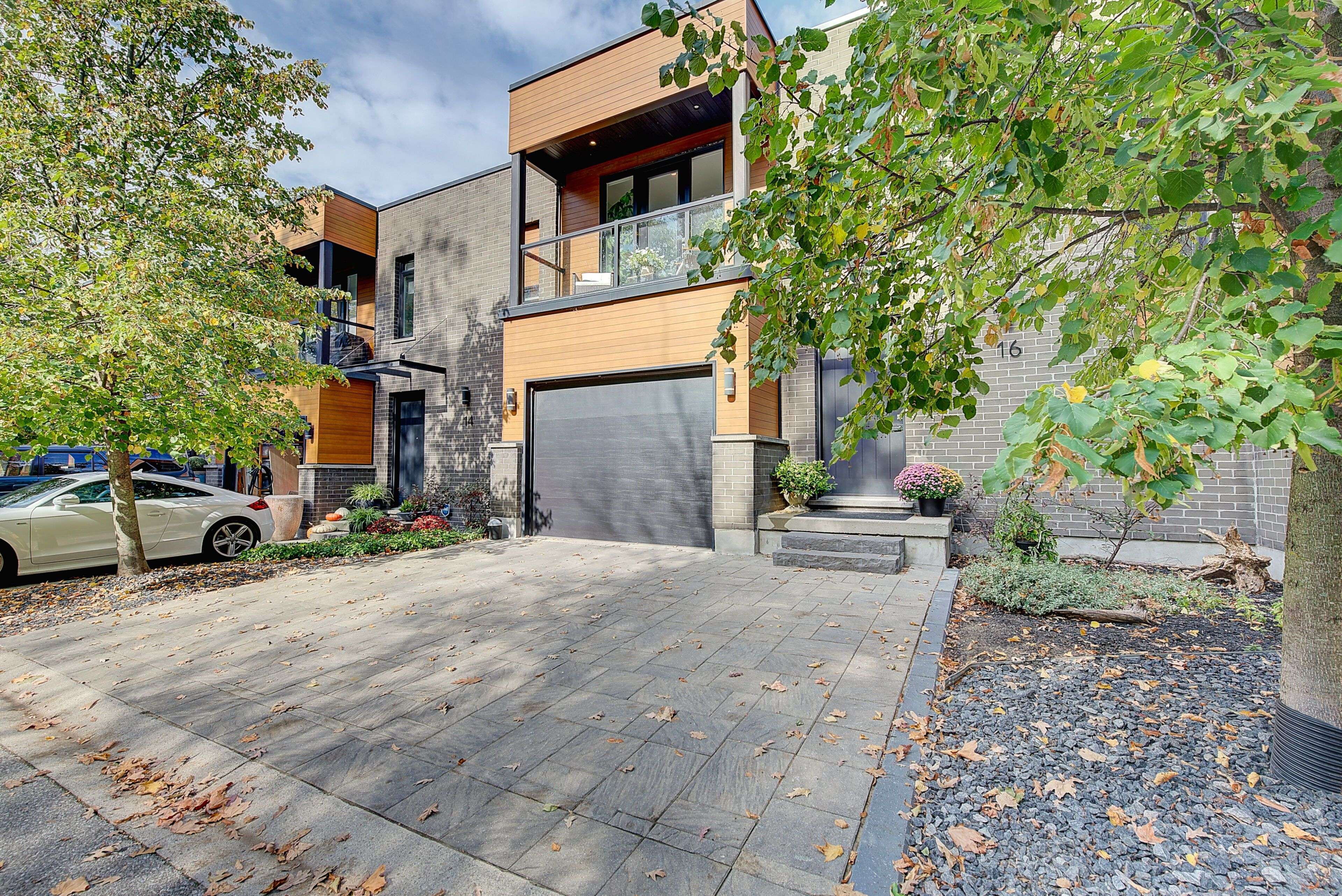 London North, ON N6H 3R9,433 Hyde Park RD #16