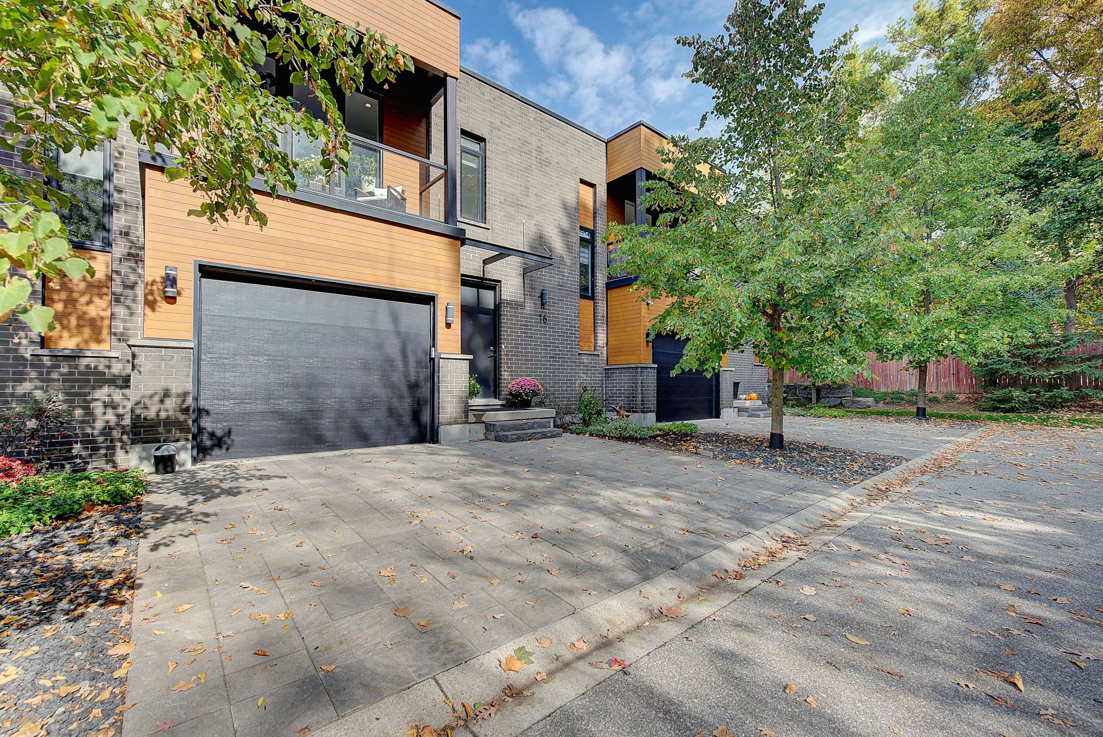 London North, ON N6H 3R9,433 Hyde Park RD #16