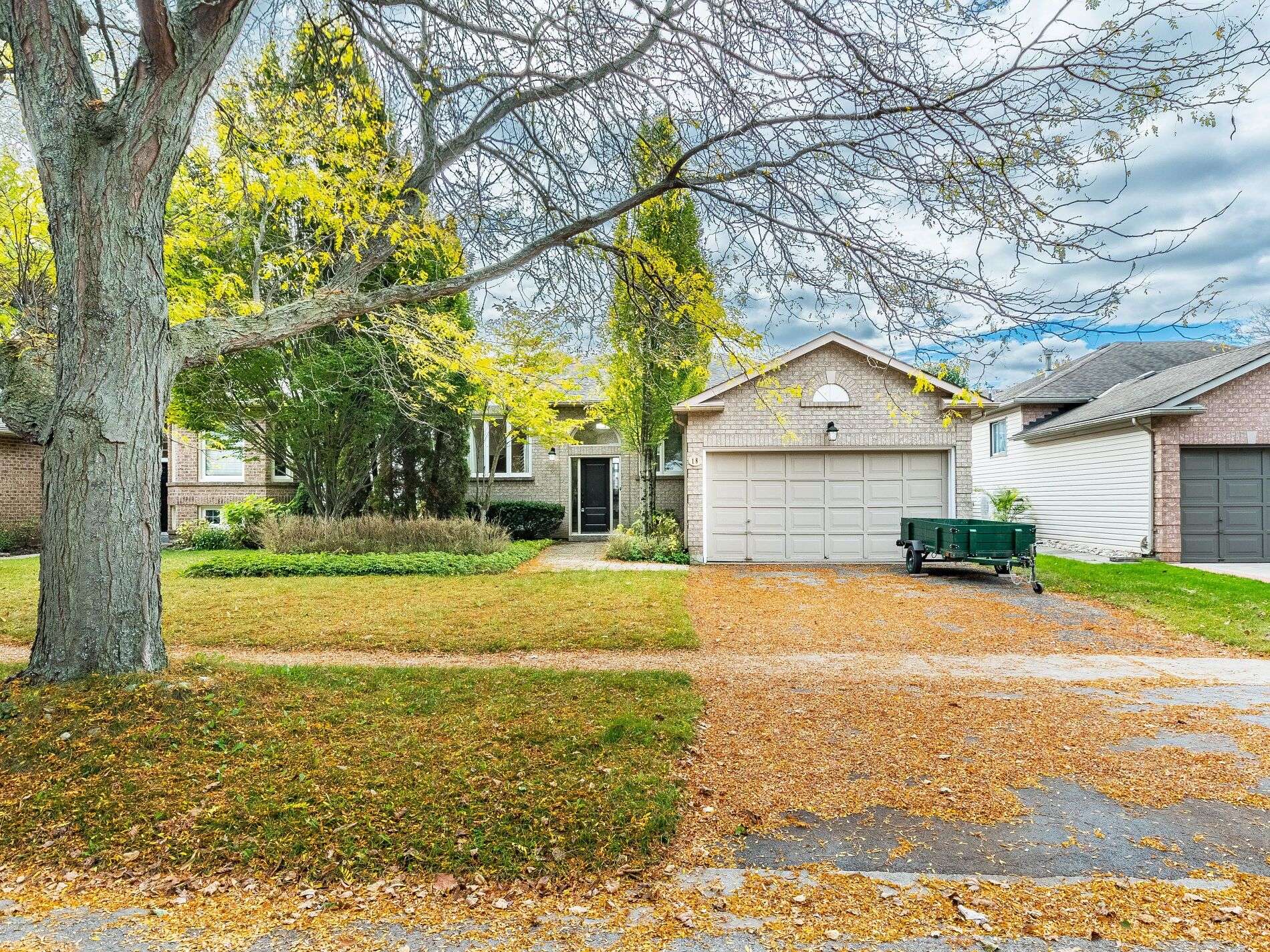 Pelham, ON L0S 1E4,18 Woodside SQ