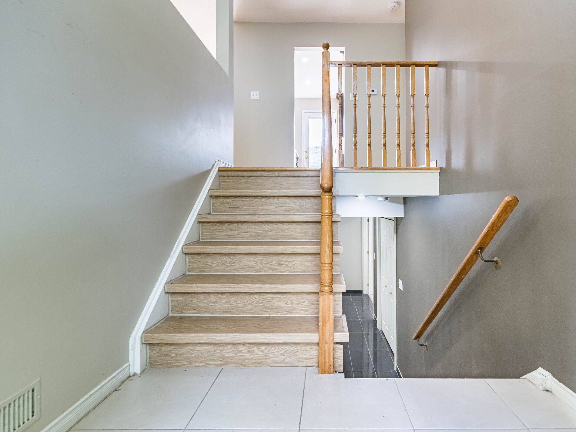 Pelham, ON L0S 1E4,18 Woodside SQ