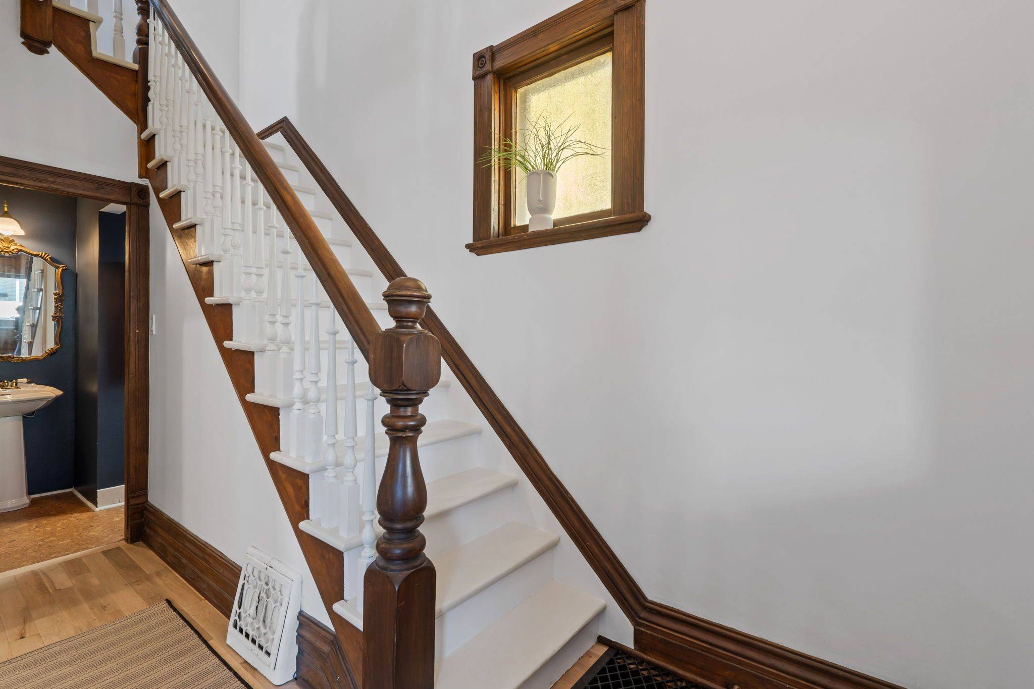 London East, ON N5W 3L2,951 LORNE AVE