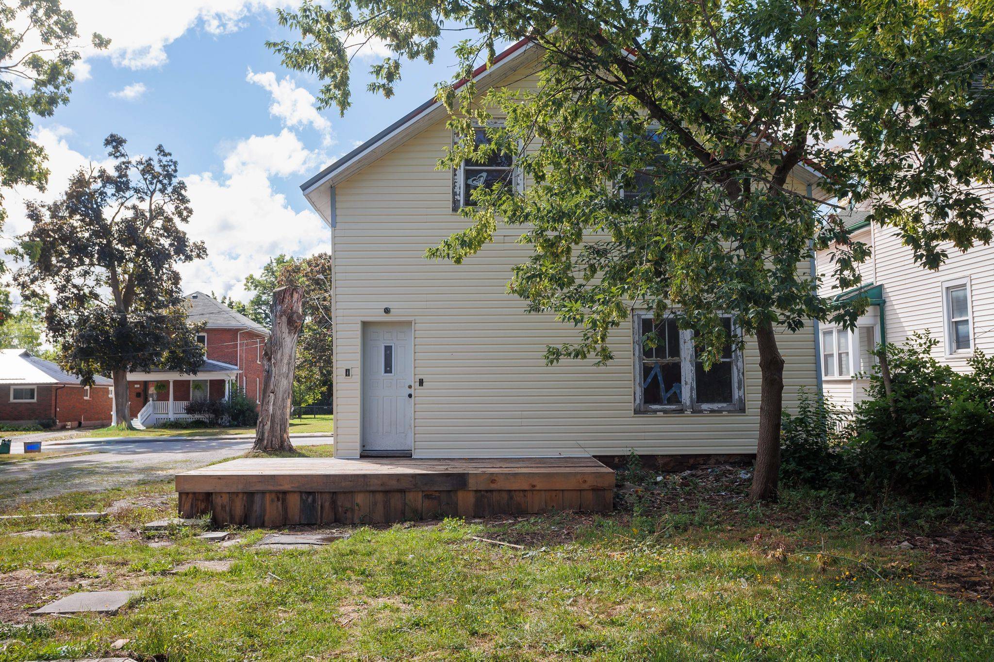 Kawartha Lakes, ON K9V 2X4,106 Russell ST W