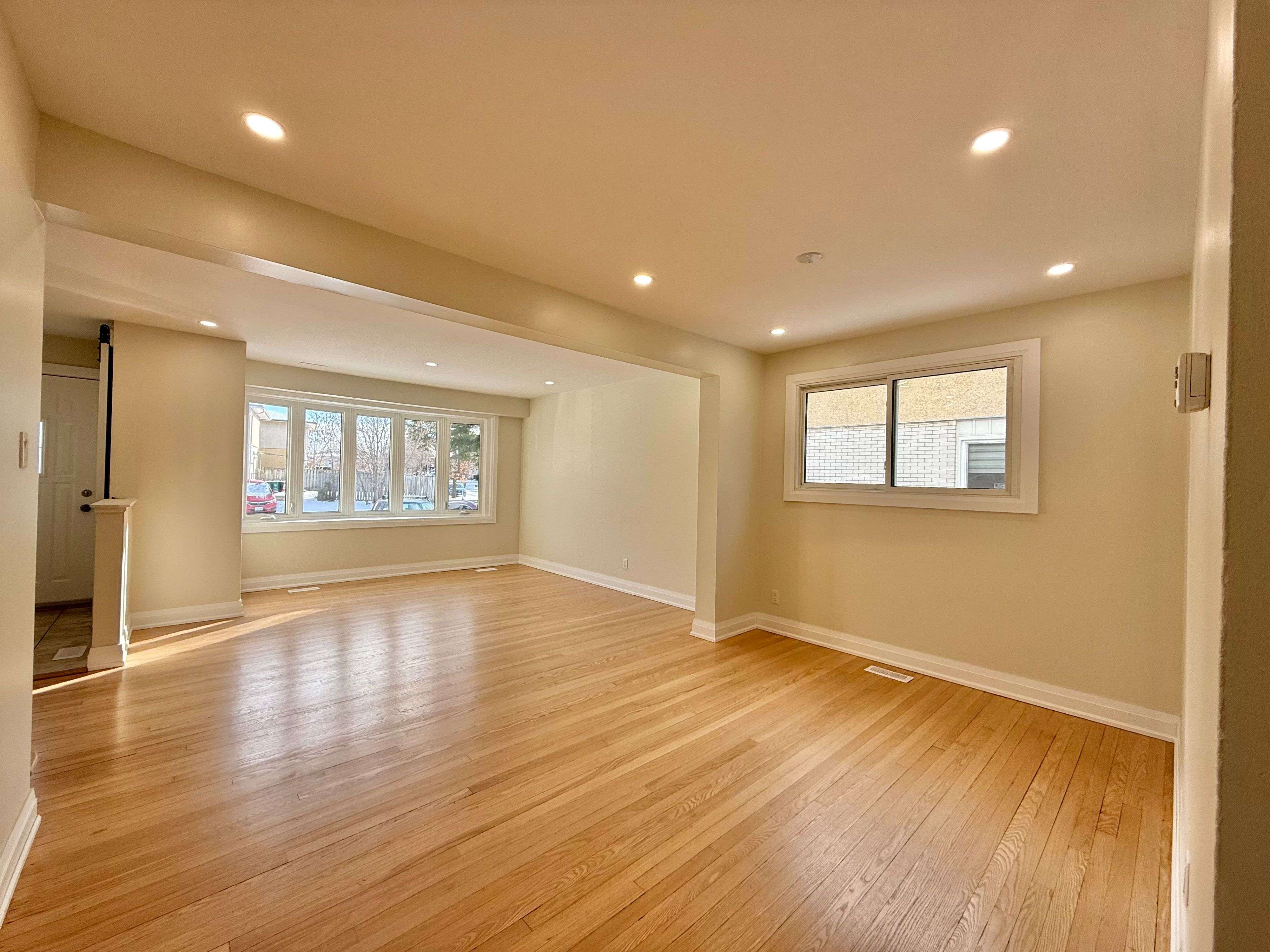 Mooneys Bay - Carleton Heights And Area, ON K2C 0J3,973 Eiffel AVE