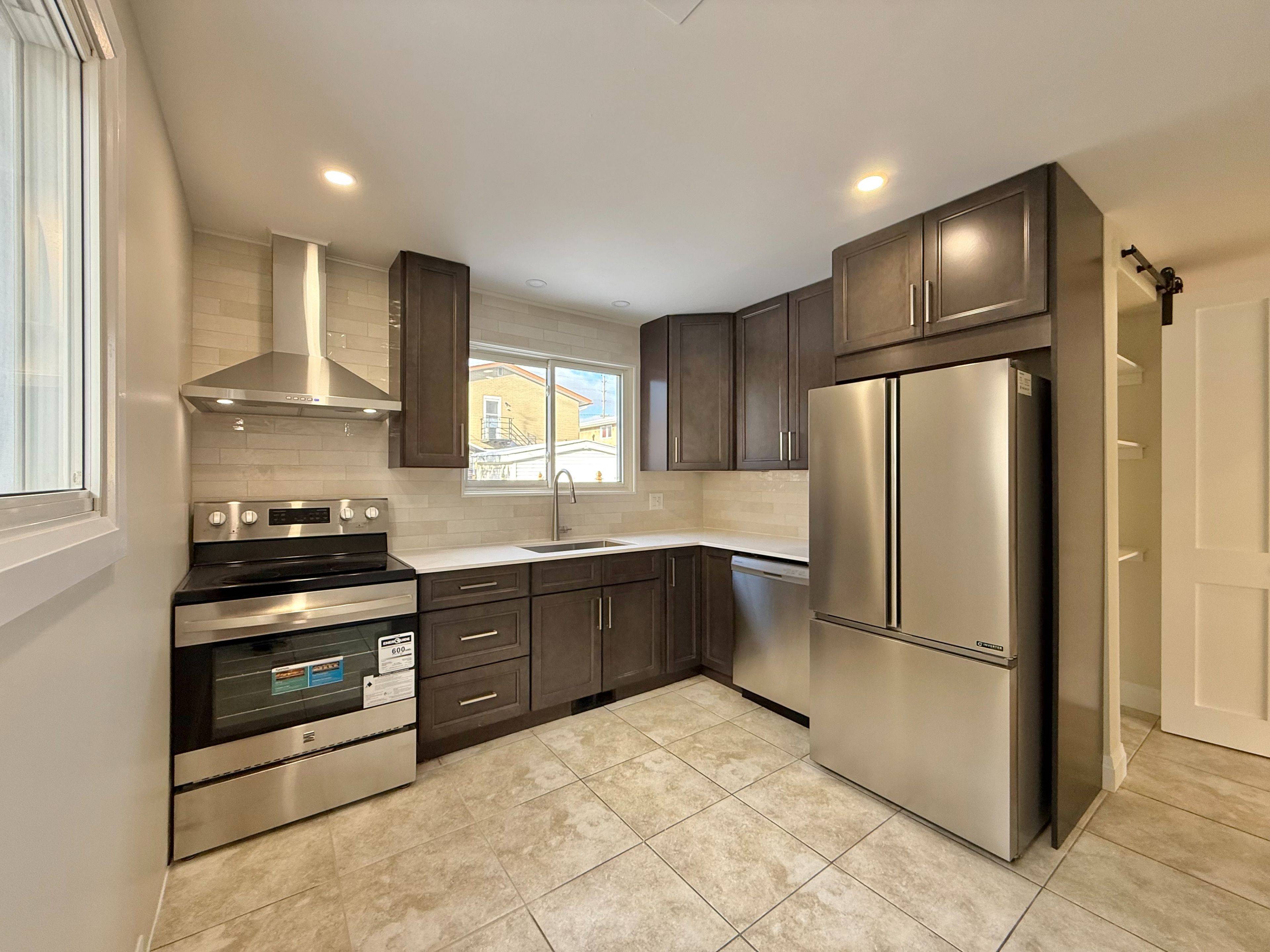 Mooneys Bay - Carleton Heights And Area, ON K2C 0J3,973 Eiffel AVE