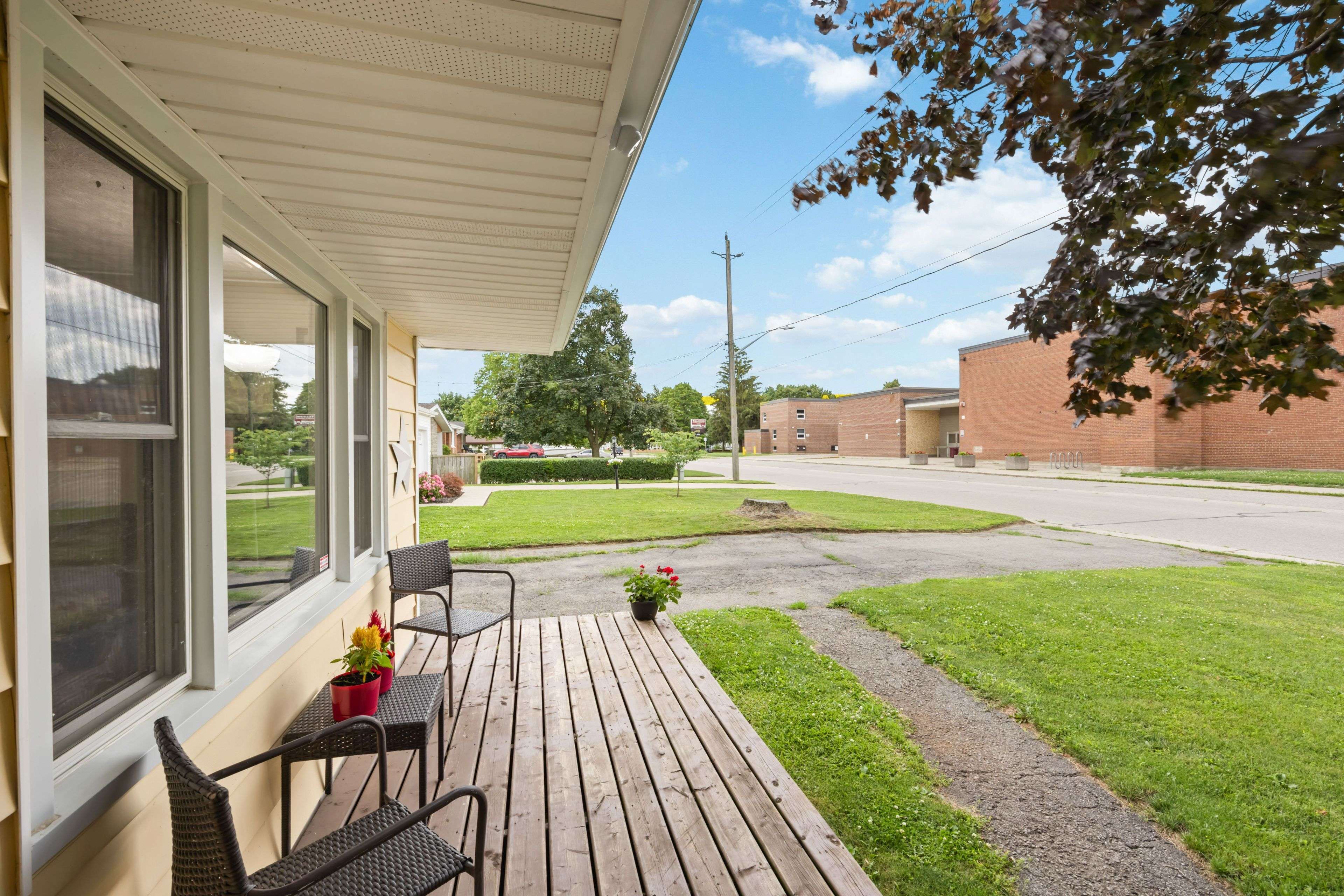 Chatham-kent, ON N8A 2Z2,298 Lorne AVE