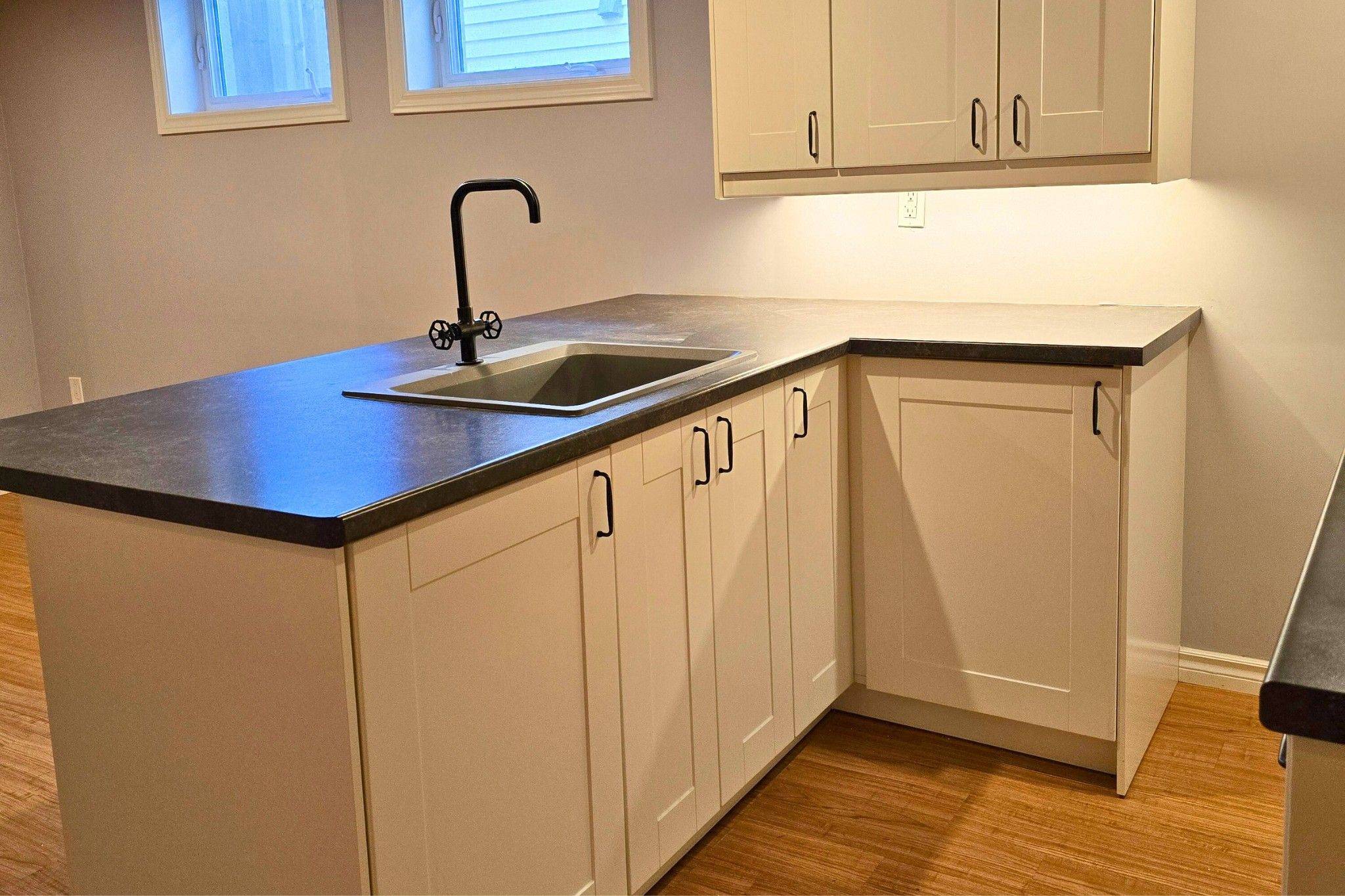 St. Catharines, ON L2T 1T4,33 Dundas CRES #Lower Level