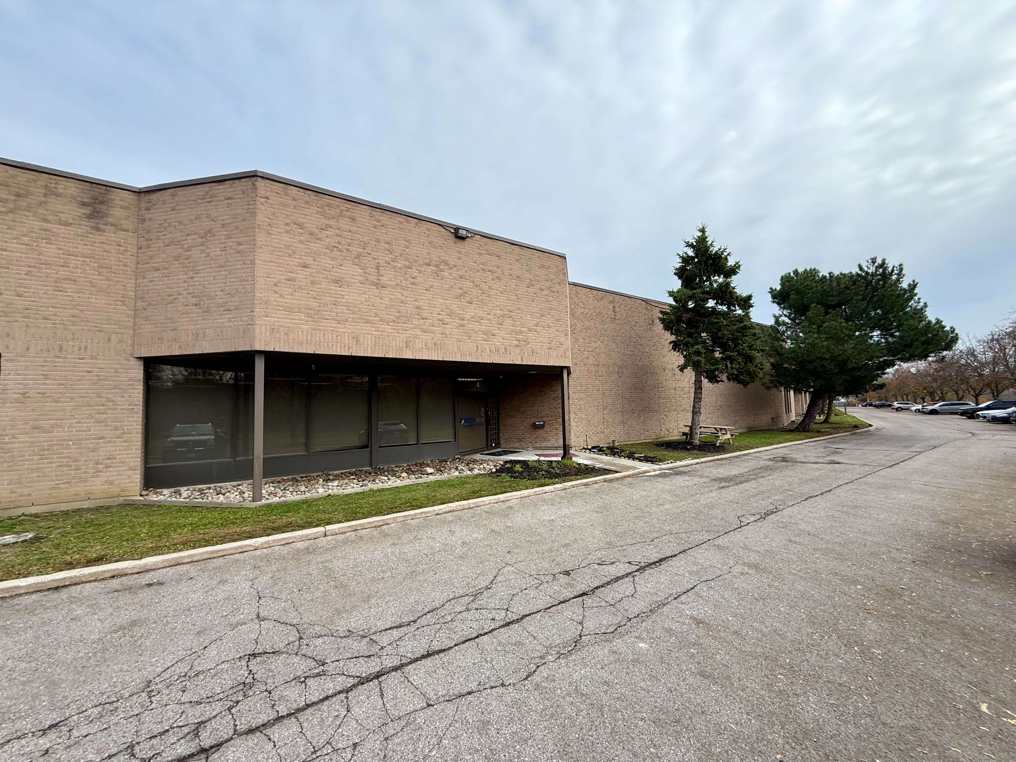 Toronto E11, ON M1B 3E9,120 Mclevin AVE #4