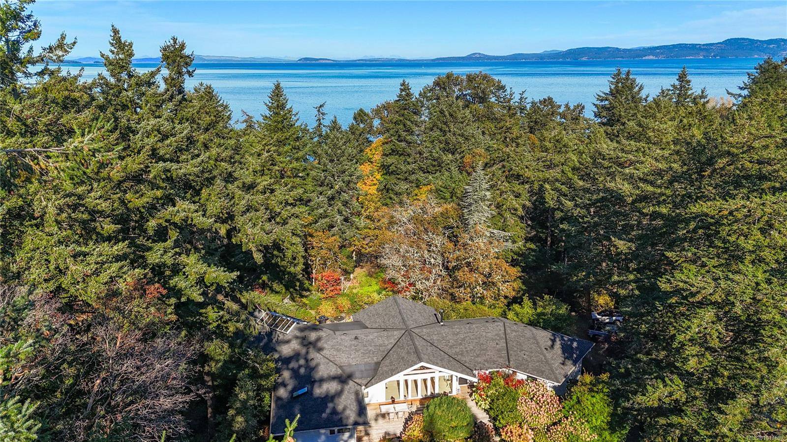 Saanich, BC V8N 1X6,2623 Queenswood Dr