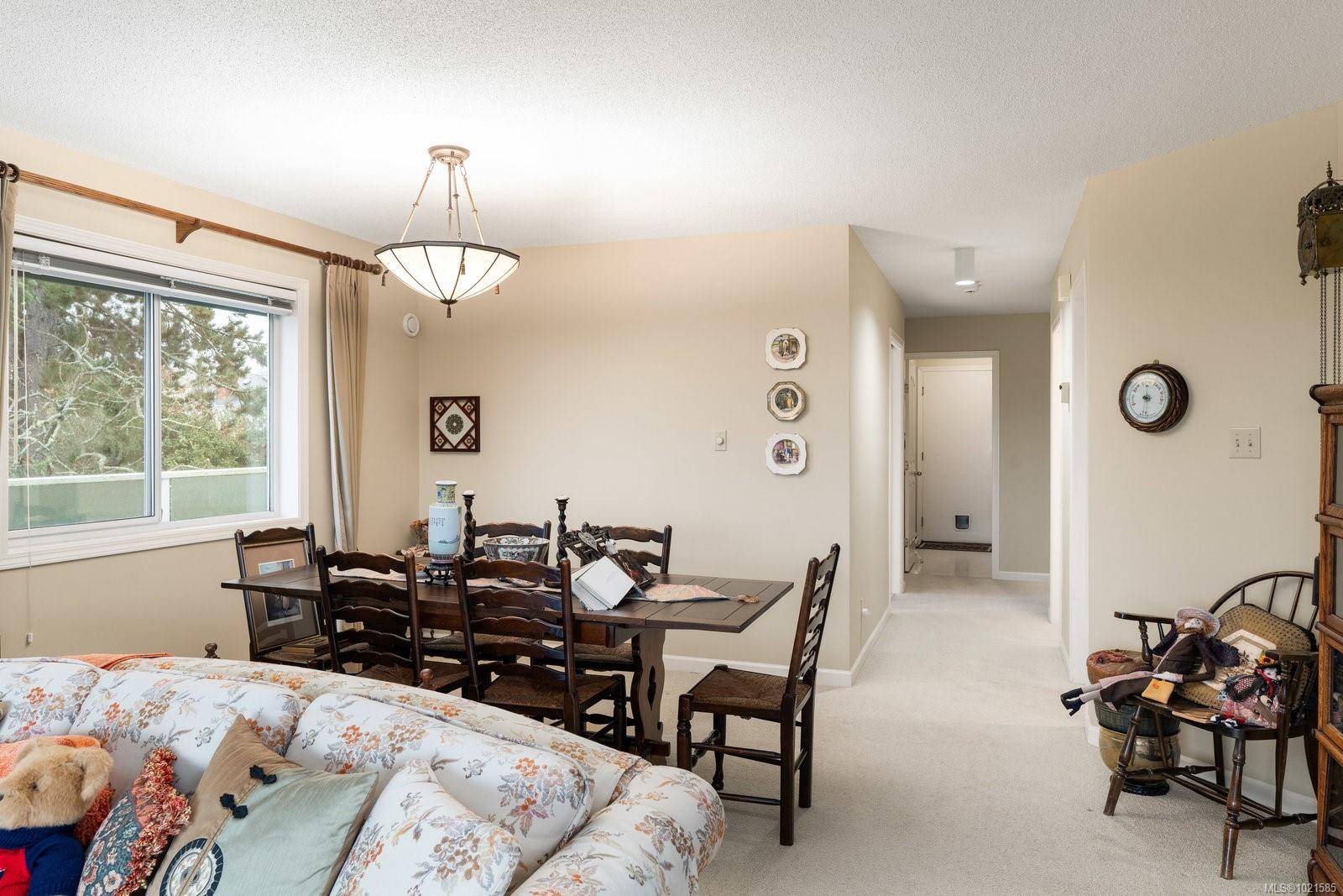 Saanich, BC V8X 2P9,1356 Slater St #5