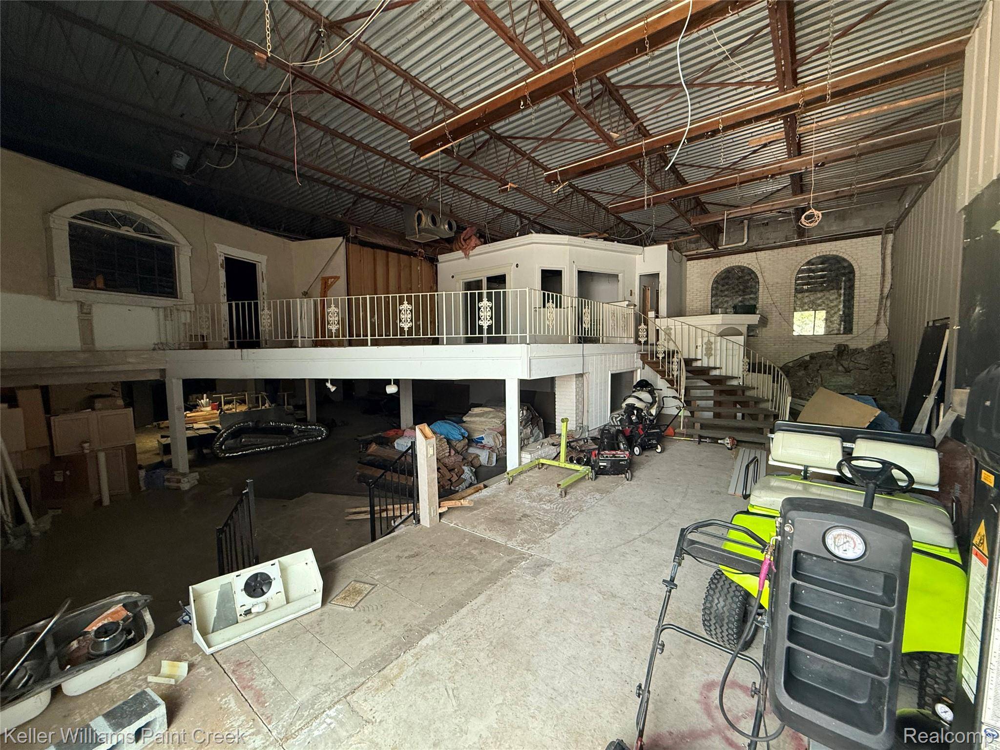 49562 Van Dyke AVE, Utica, MI 48317