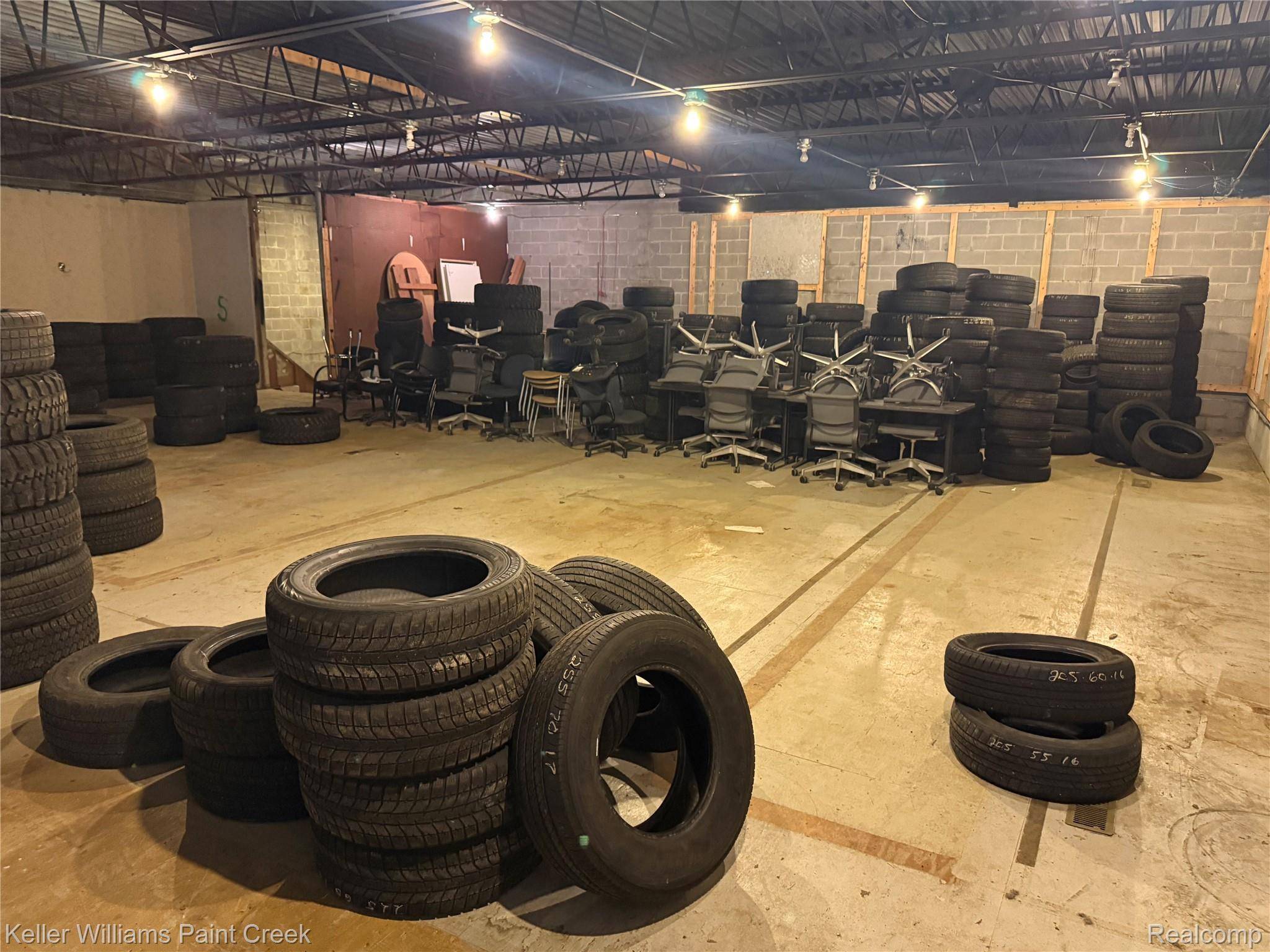 49562 Van Dyke AVE, Utica, MI 48317