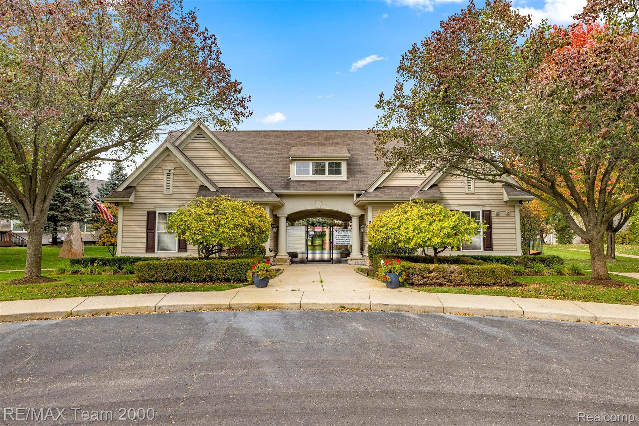 White Lake, MI 48386,8165 Sequoia LN