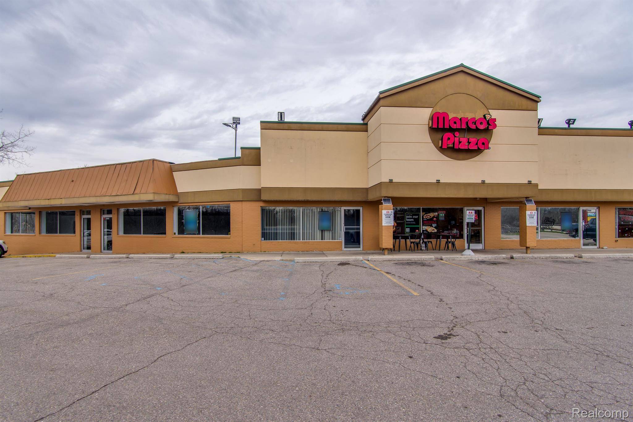 5574 COOLEY LAKE RD, Waterford Charter Township, MI 48327