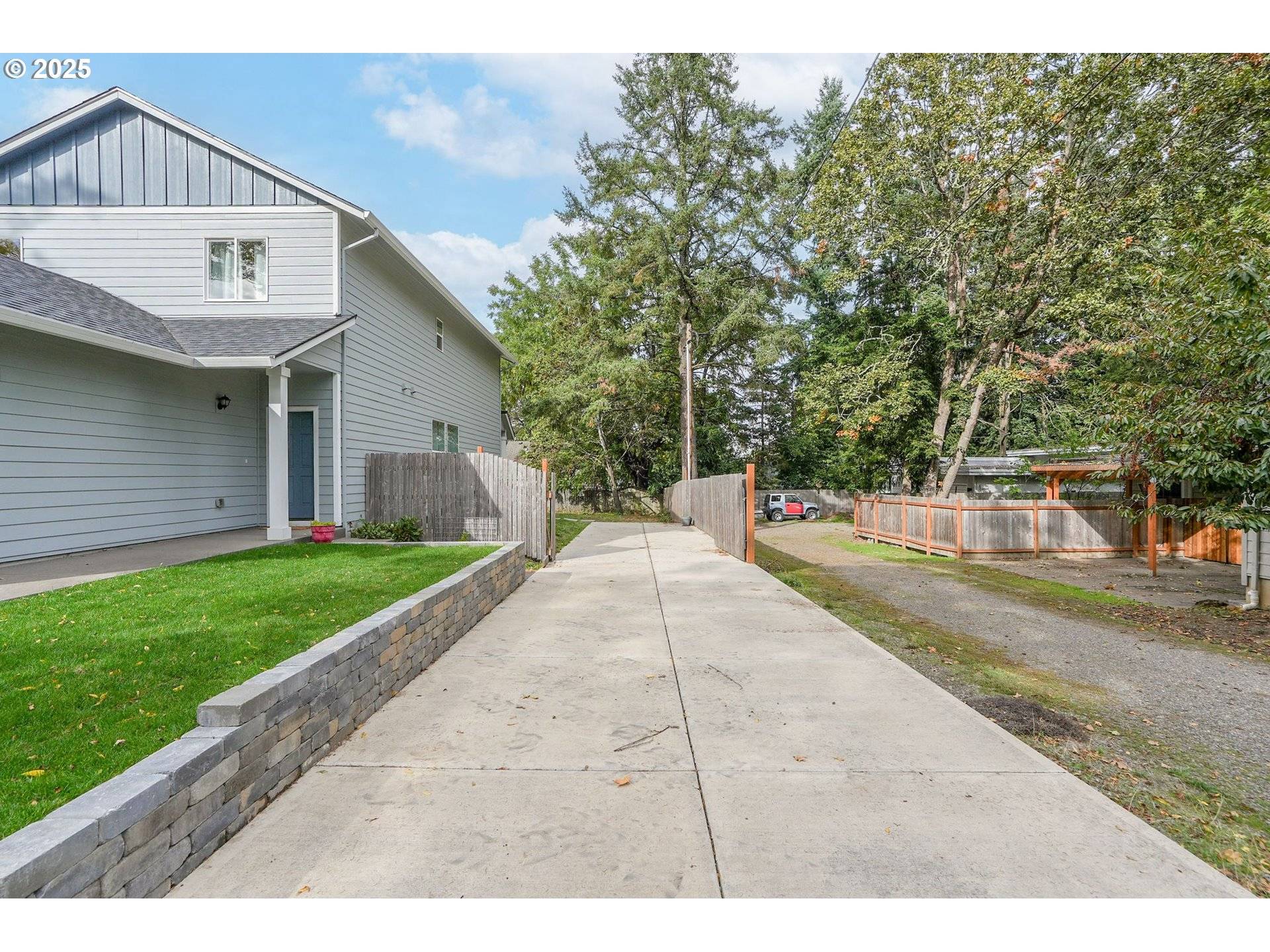 Salem, OR 97302,965 MORNINGSIDE ST