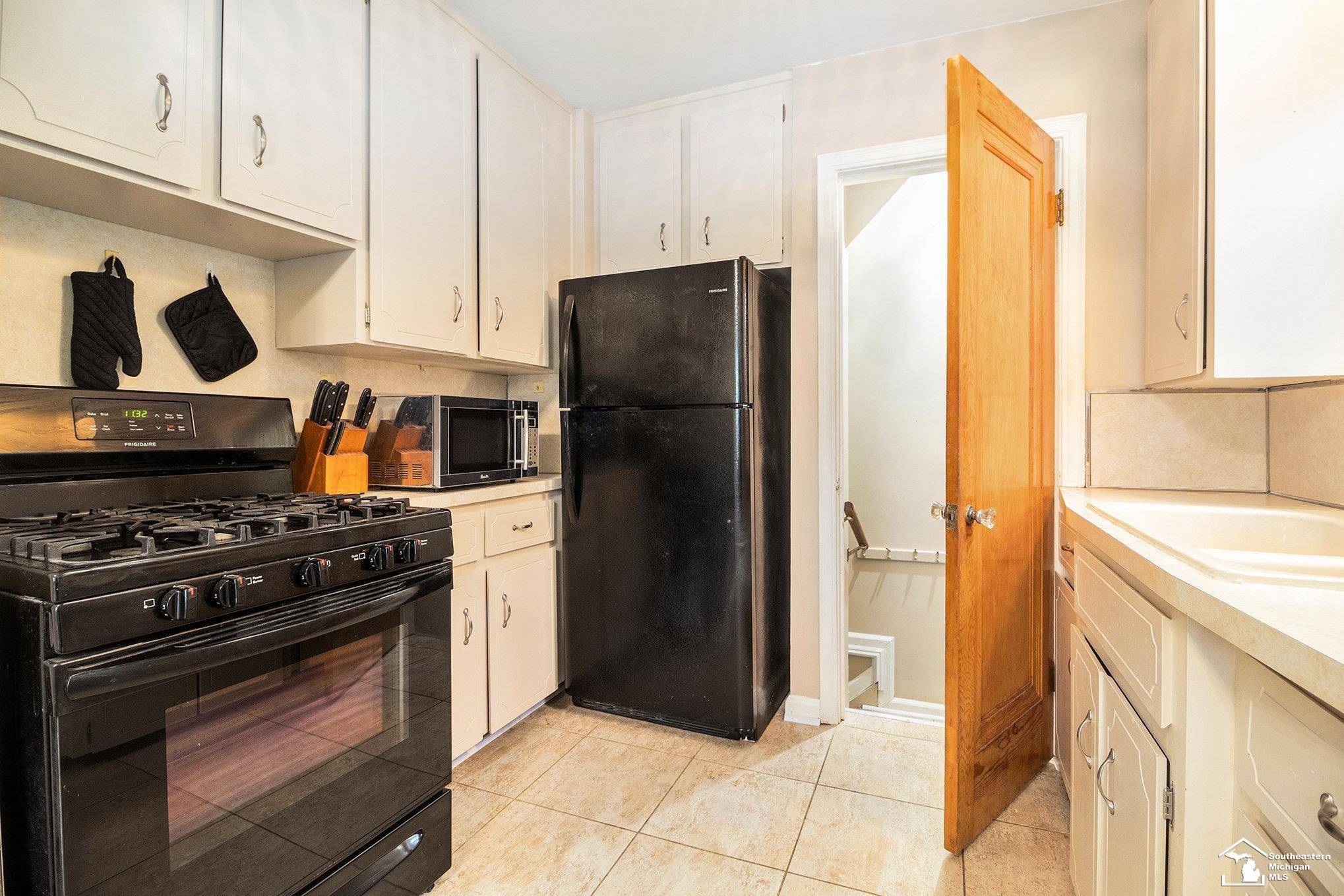 Allen Park, MI 48101,15792 oceana AVE