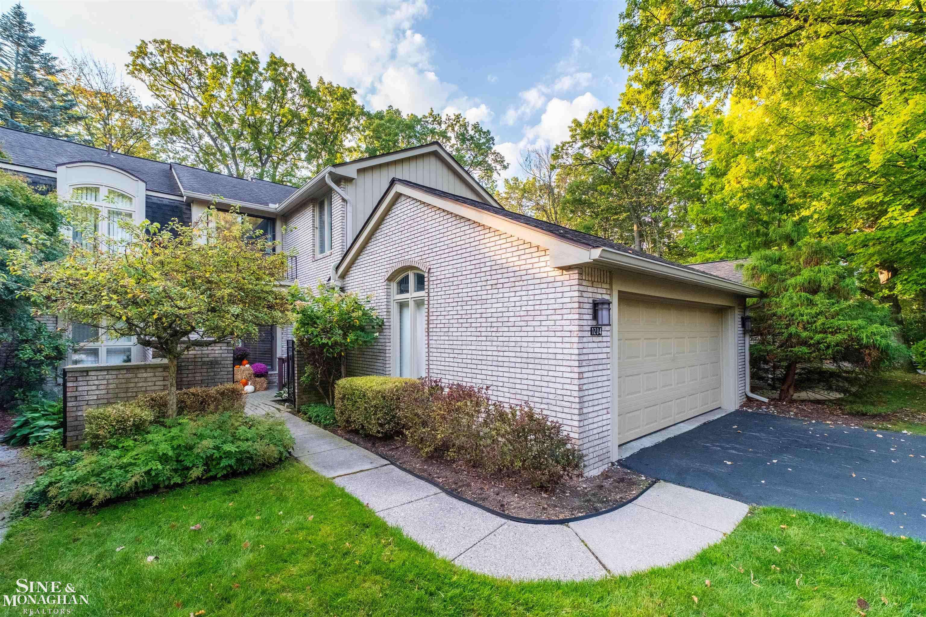 Bloomfield Hills, MI 48304,1204 S Timberview TRL