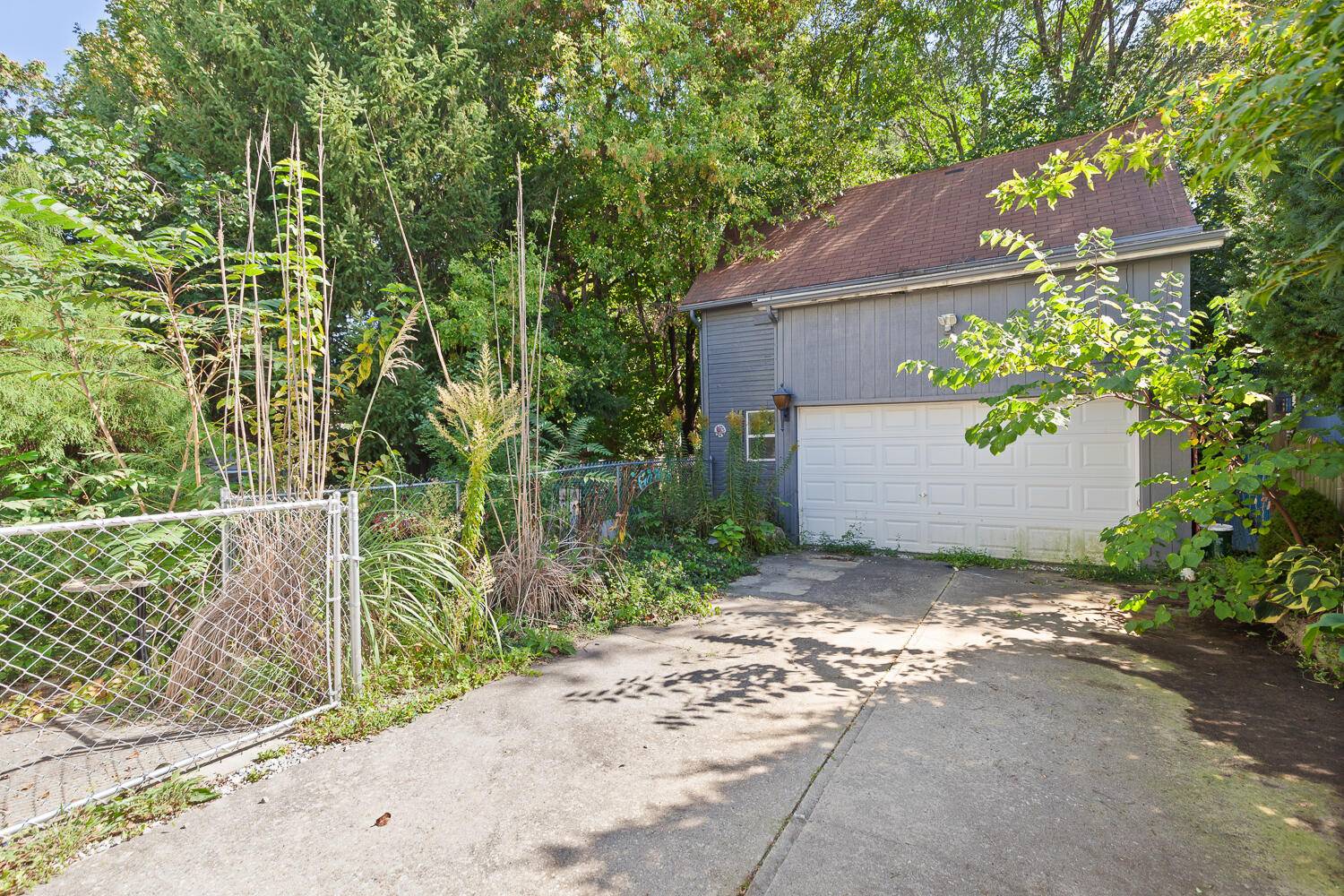 Adrian, MI 49221,612 N Clinton ST