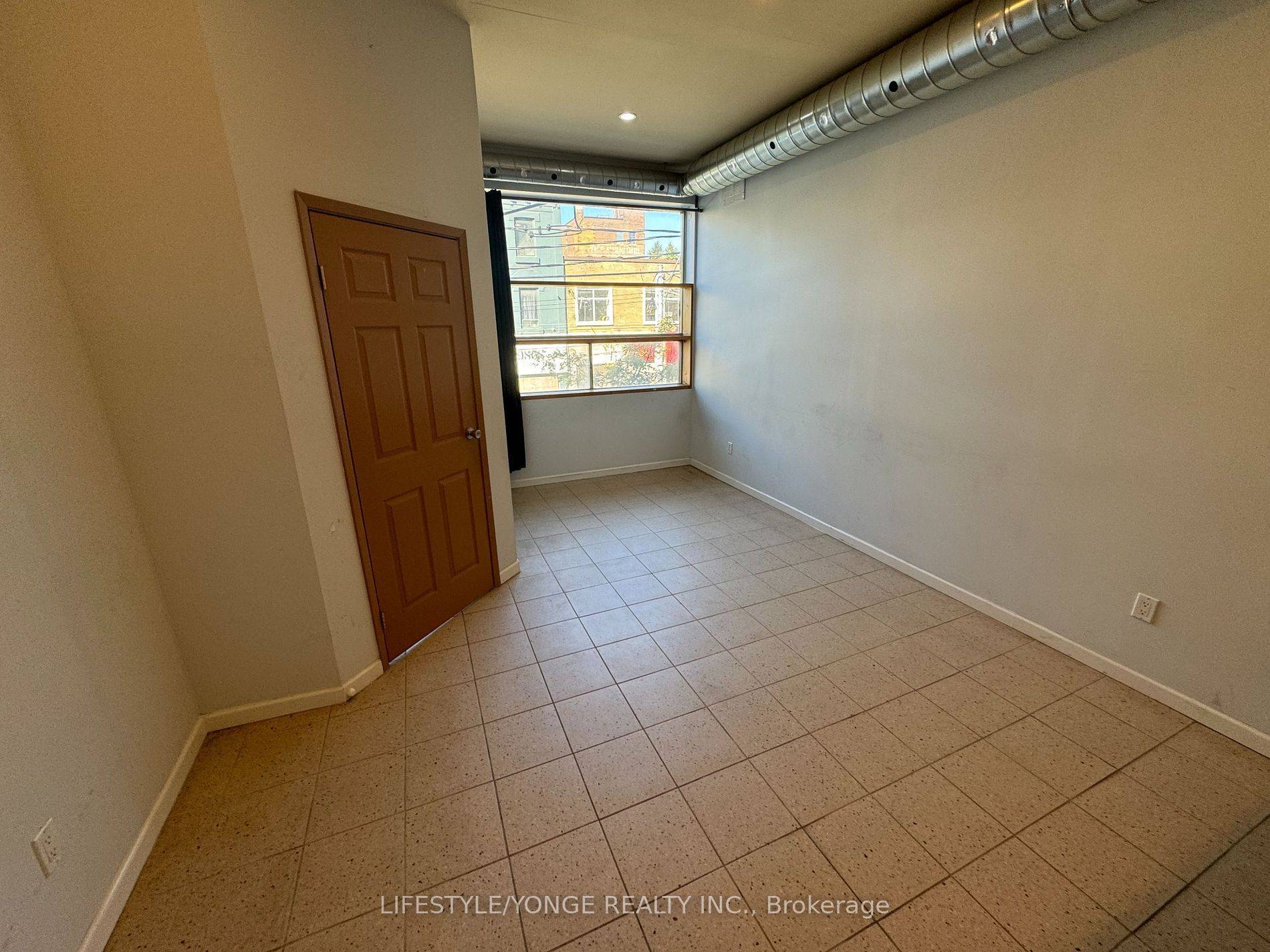 Toronto C01, ON M5B 2V7,609 Queen ST W #201