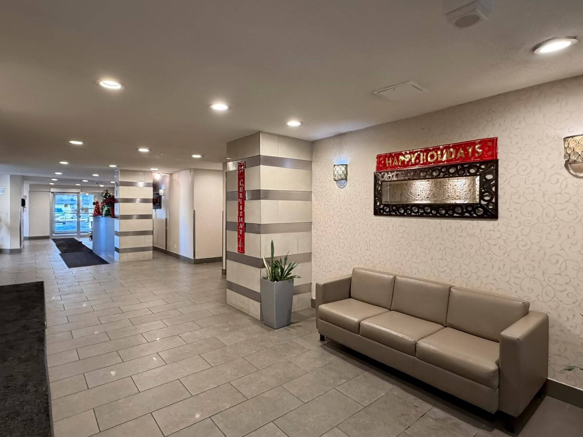 Toronto C15, ON M2J 1L2,5 Parkway Forest DR #817