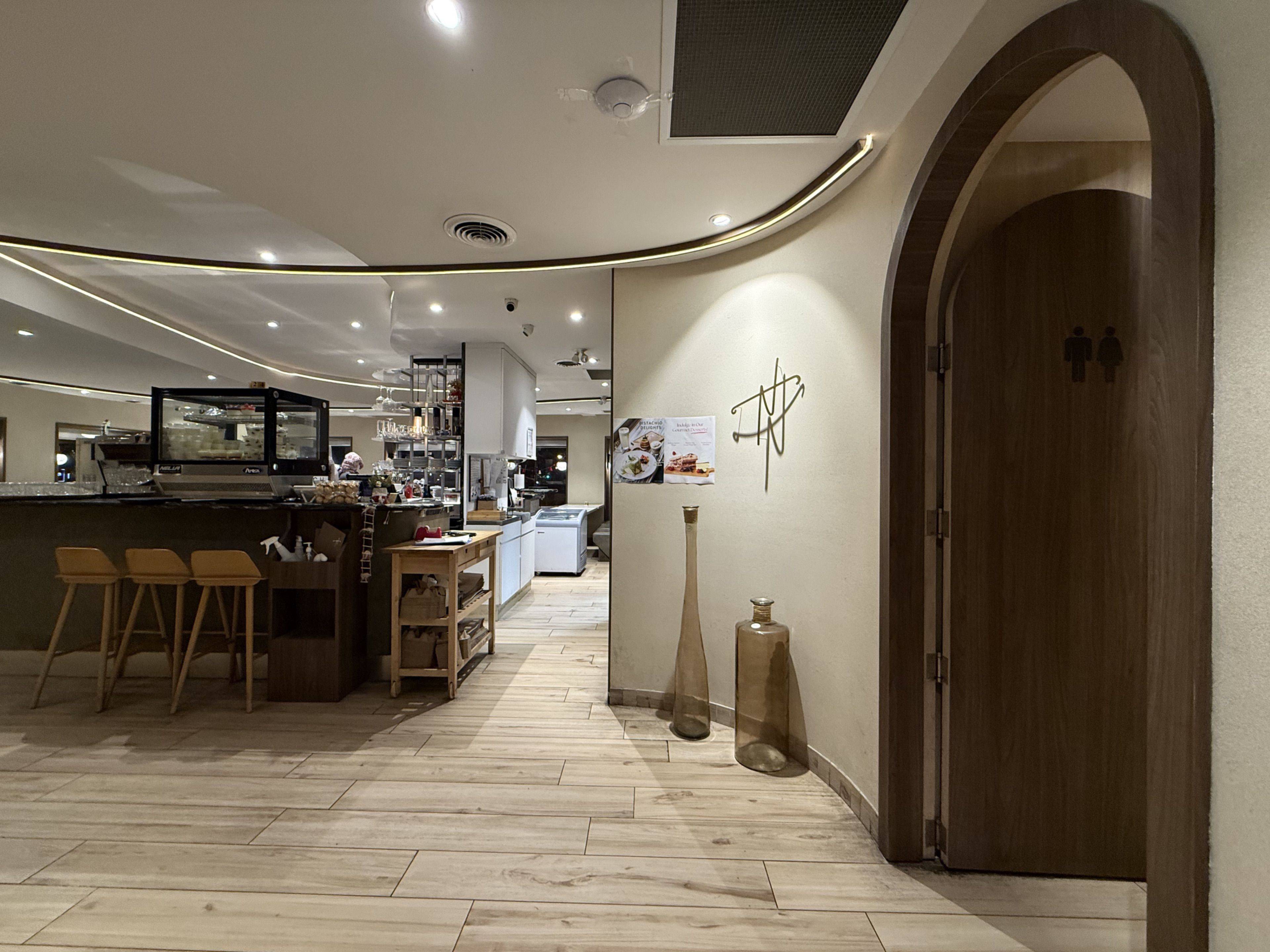 Toronto C07, ON M2N 5S2,5600 Yonge ST #2/F