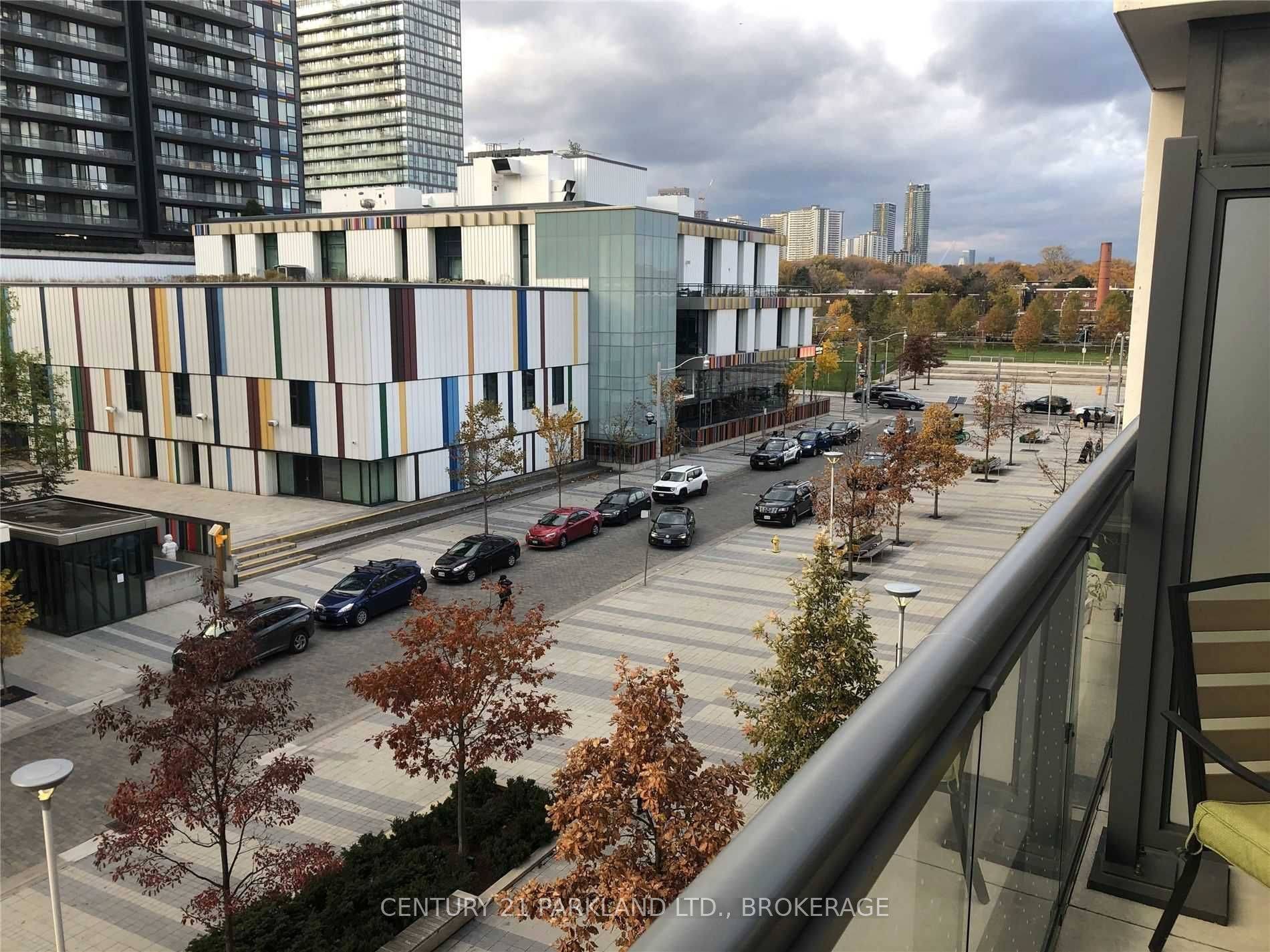 Toronto C08, ON M5A 3H6,55 REGENT PARK BLVD #428