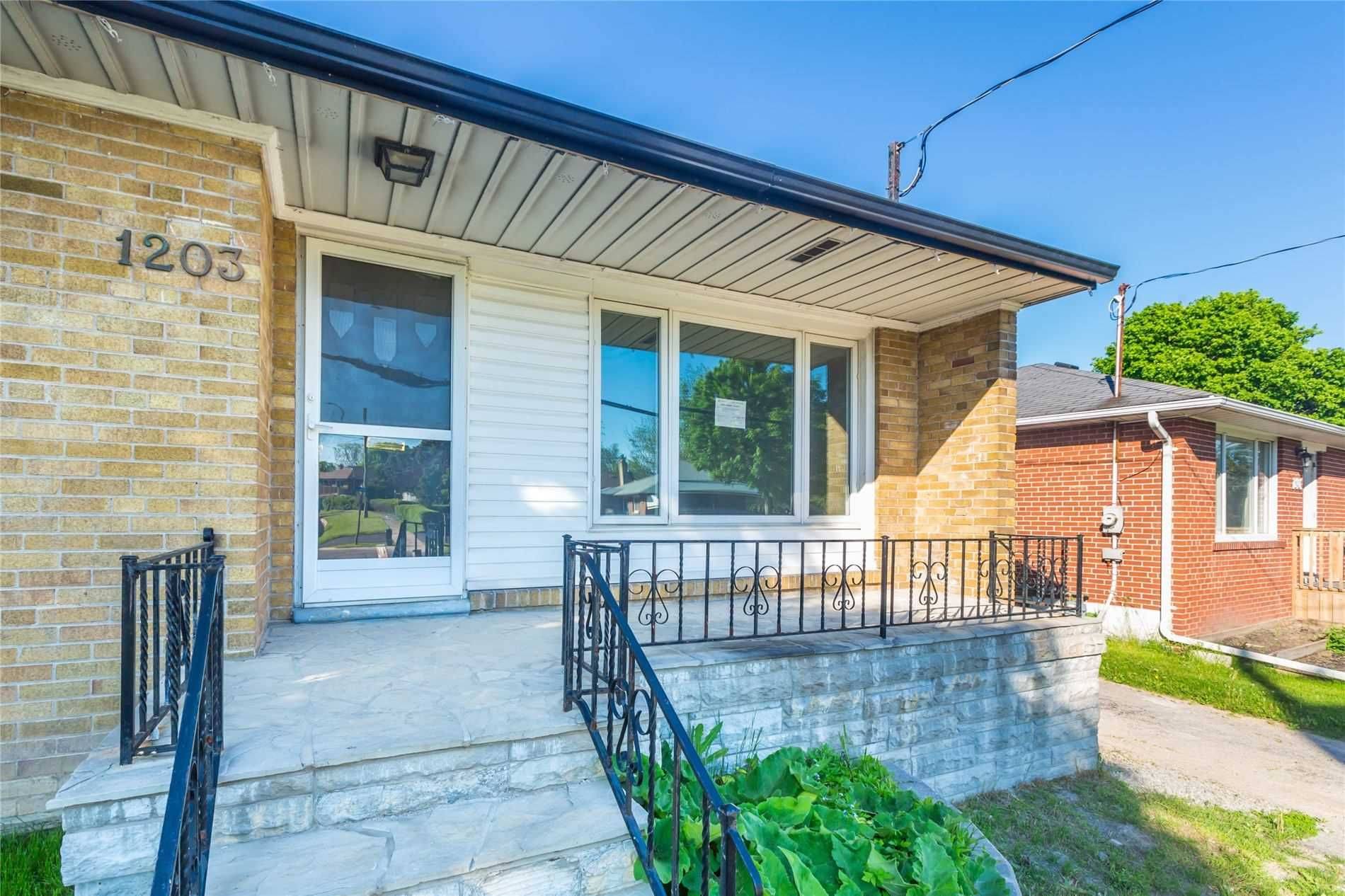 Oshawa, ON L1J 3N9,1203 Wecker DR #Bsmt