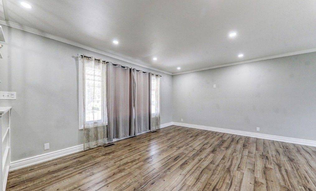 Oshawa, ON L1J 4P4,482 Nipigon ST #Main