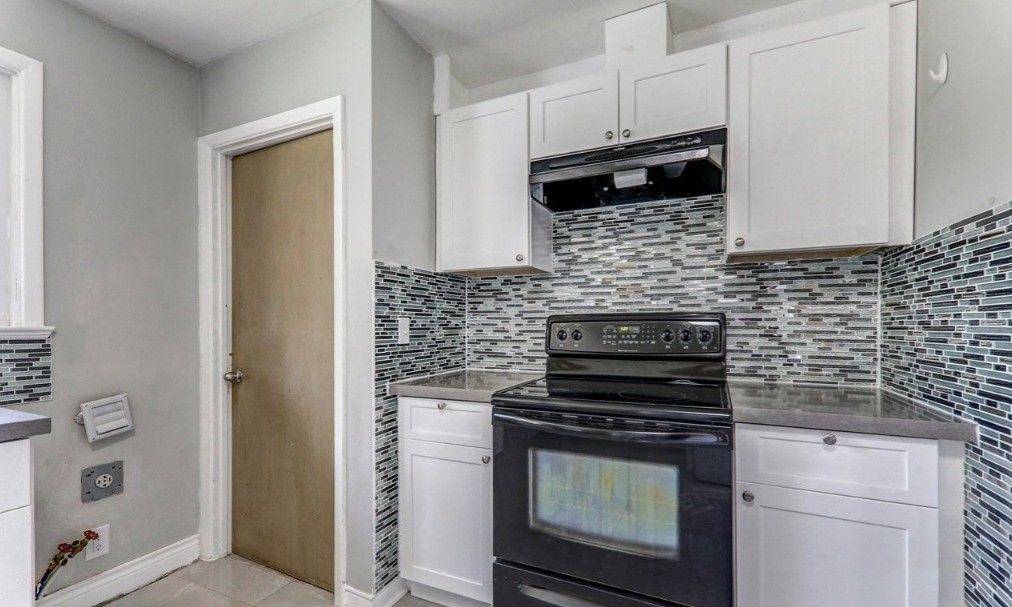 Oshawa, ON L1J 4P4,482 Nipigon ST #Main