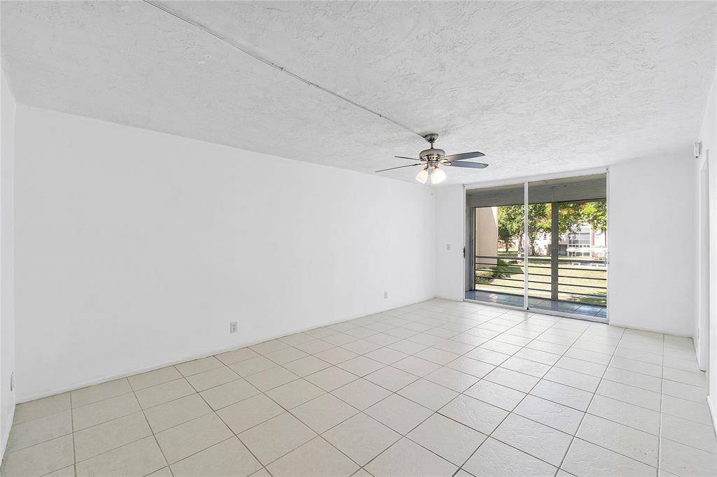 Lauderdale Lakes, FL 33311,2811 Somerset Dr #209