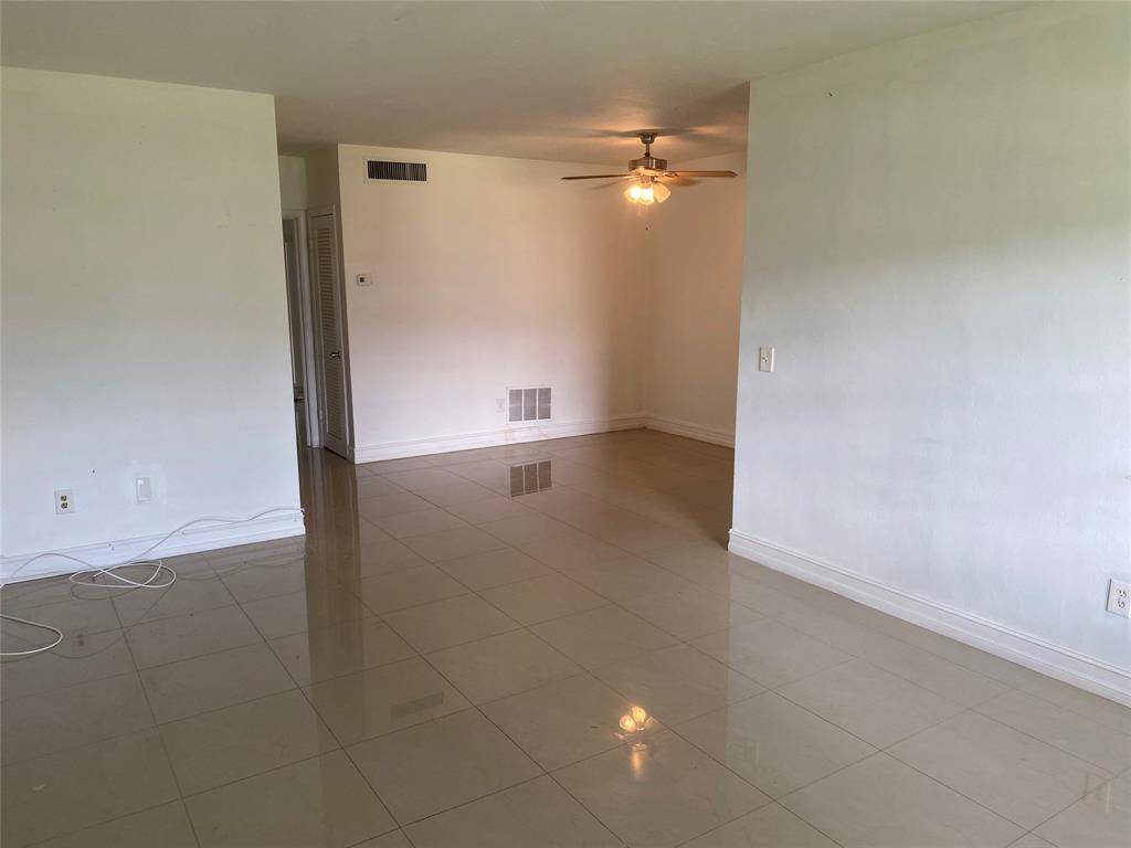 Miami, FL 33179,51 NE 204th St #2