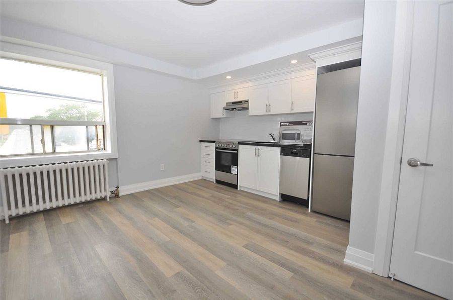 Toronto W06, ON M8W 1N2,3465 Lake Shore BLVD W #5