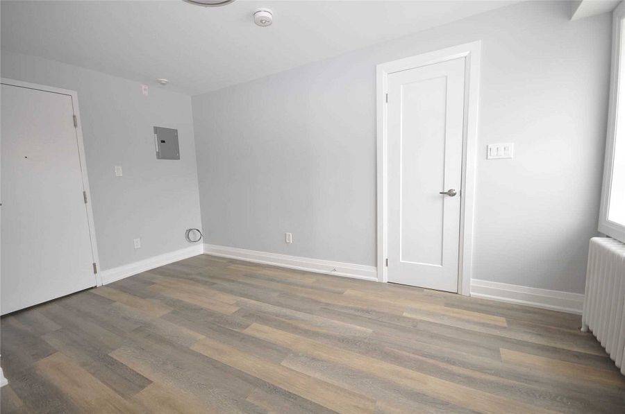 Toronto W06, ON M8W 1N2,3465 Lake Shore BLVD W #5