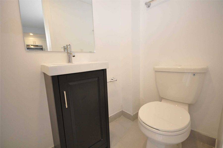 Toronto W06, ON M8W 1N2,3465 Lake Shore BLVD W #5