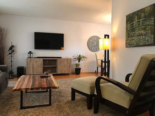 Oakville, ON L6H 2A8,1088 Pearson DR #Upper