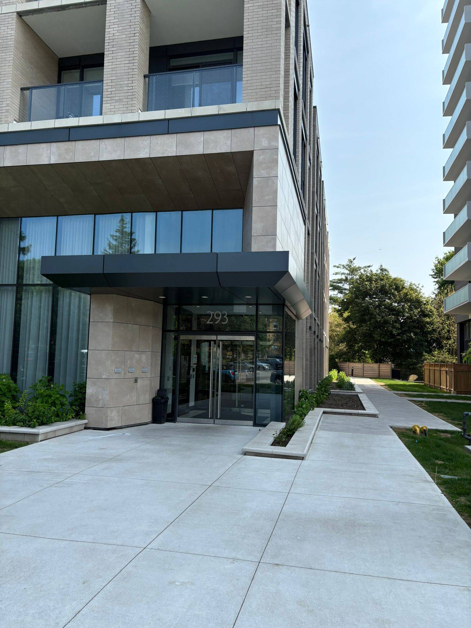 Toronto W08, ON M9A 0E8,293 The Kingsway N/A #420