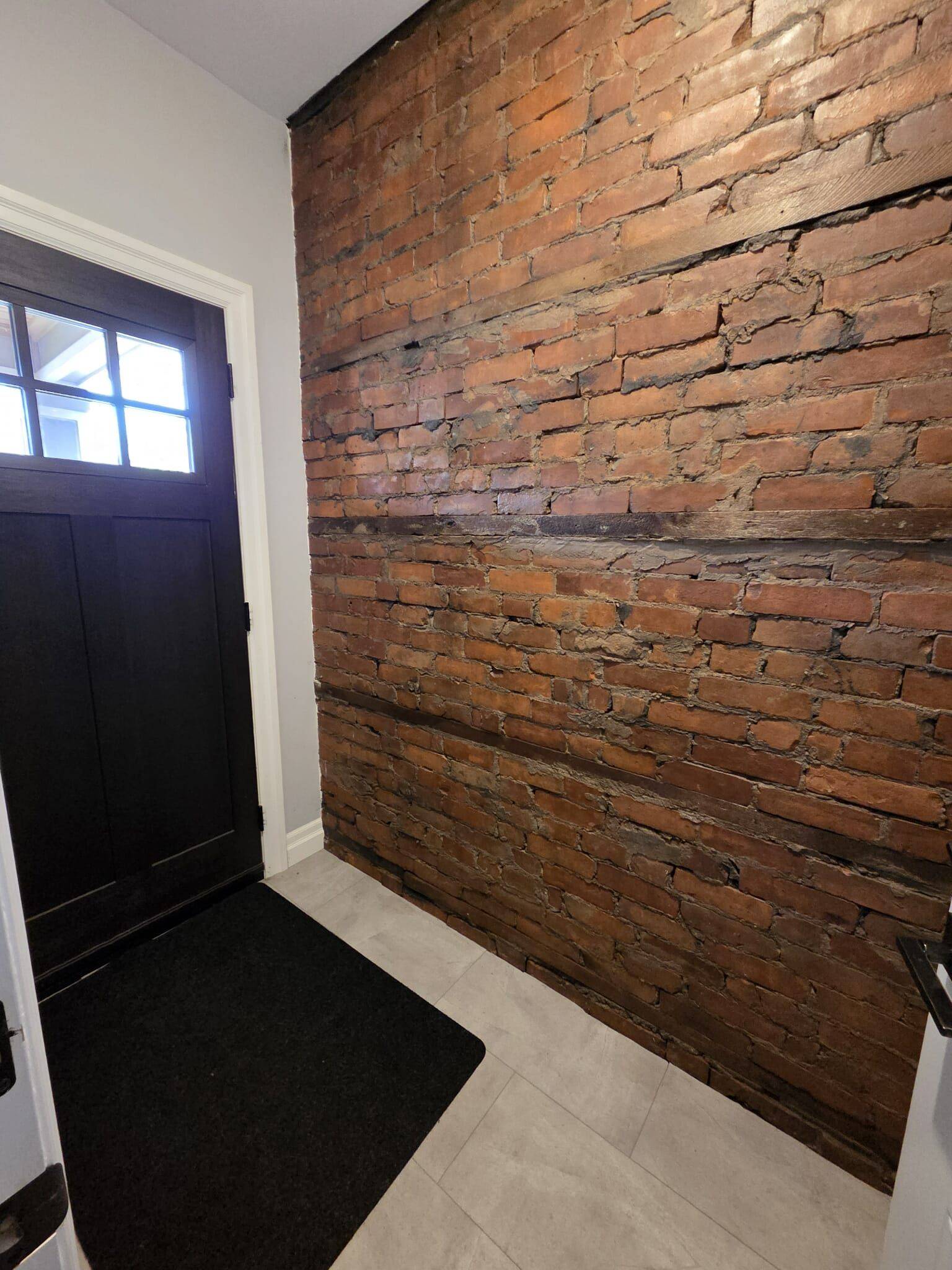 Hamilton, ON L8M 3C8,81 Gage AVE S #1