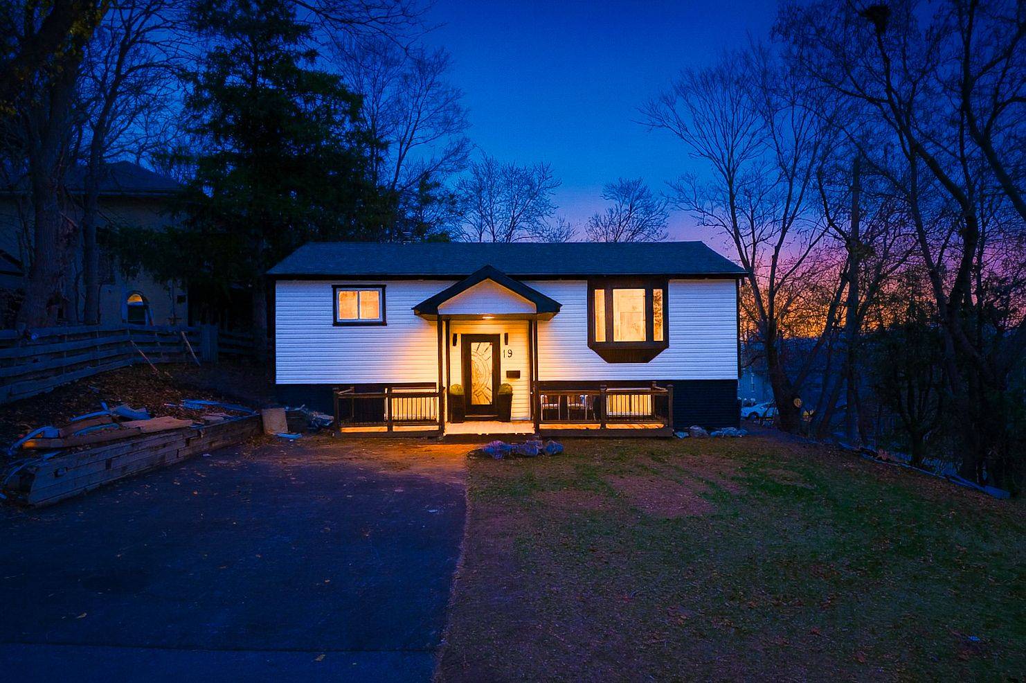 Brantford, ON N3R 7E1,19 Broad ST